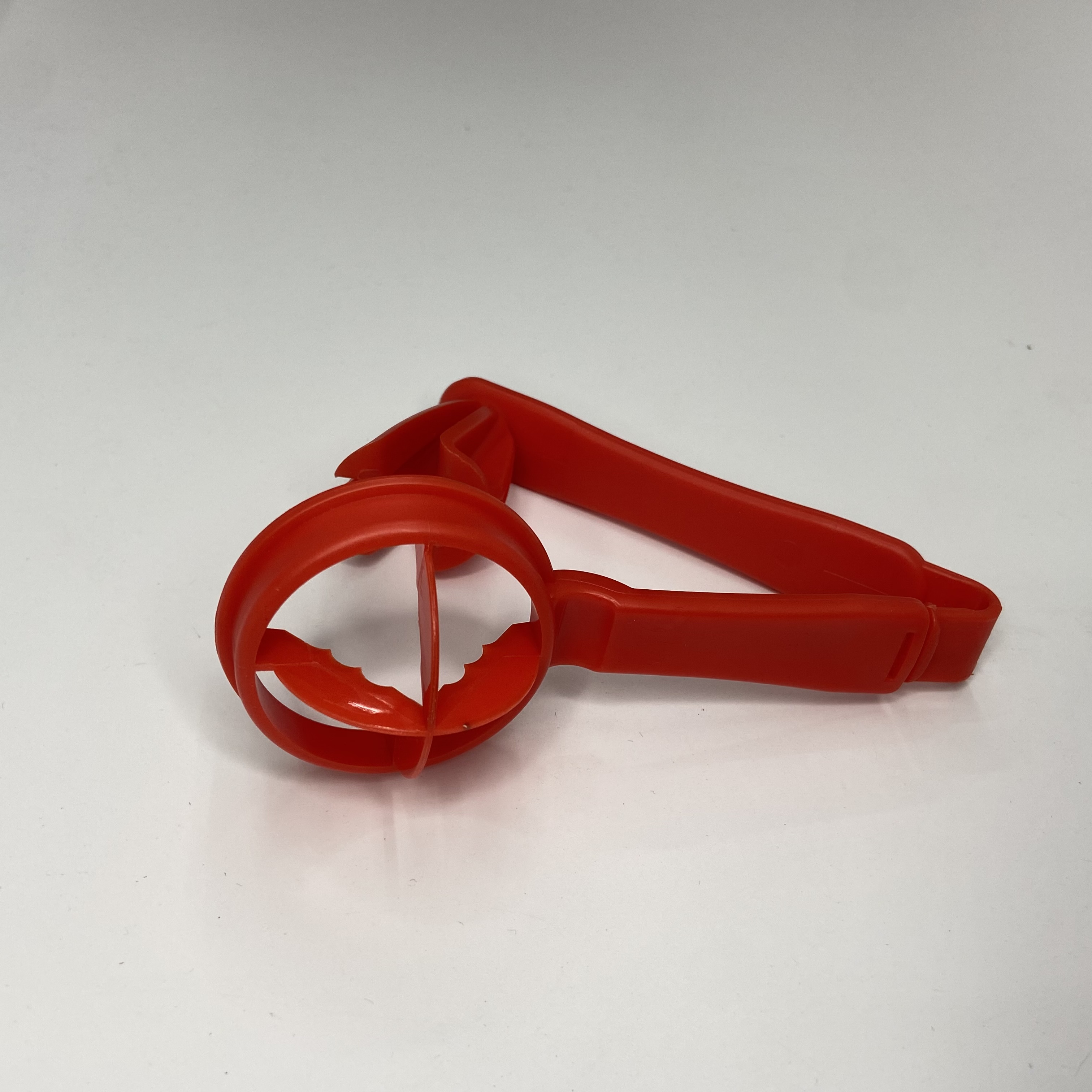 Cherry tomato slicer, cherry tomato slicer, fruit slicer, strawberry slicer, kitchen gadgets Application Scenario