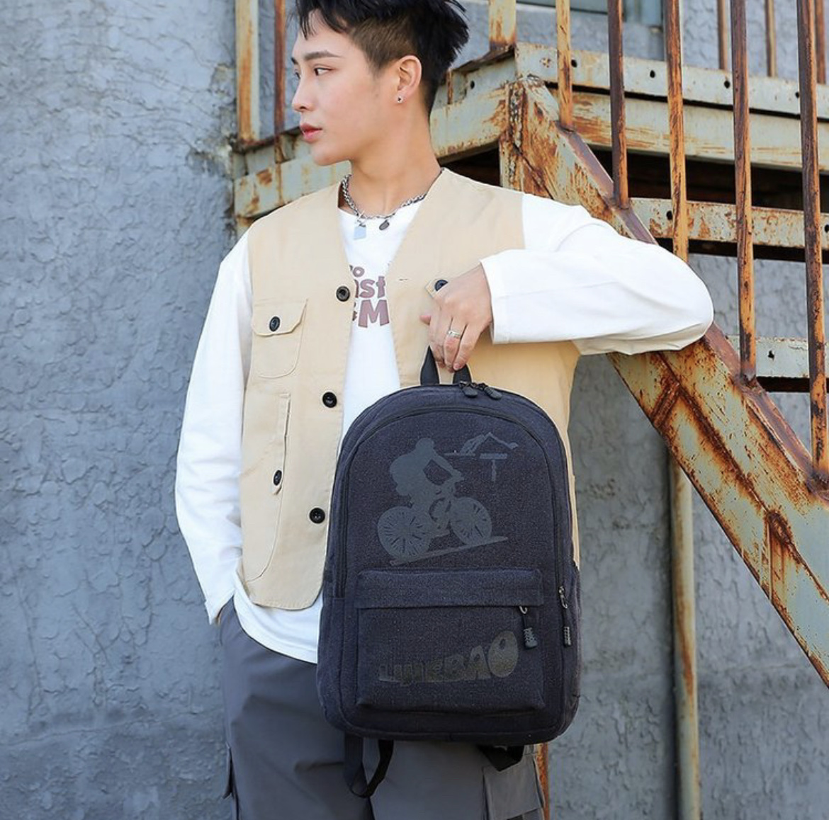 双肩背包实物图