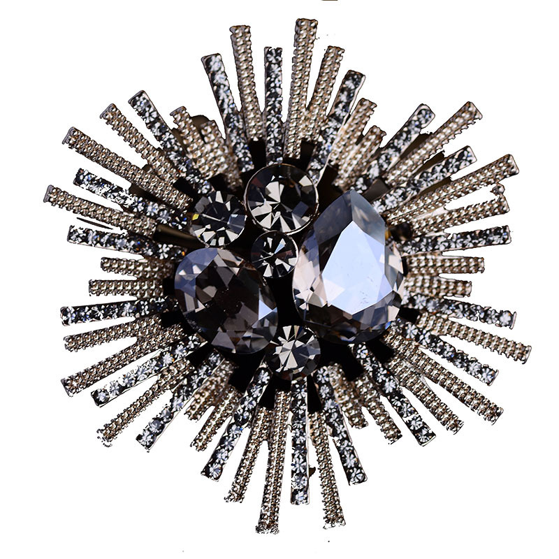 052 050 Korean style fashionable and elegant snowflake trendy European and American style round brooch cute and simple individual style fashionable and cute women's accessory clothing accessory brooch Item Picture
