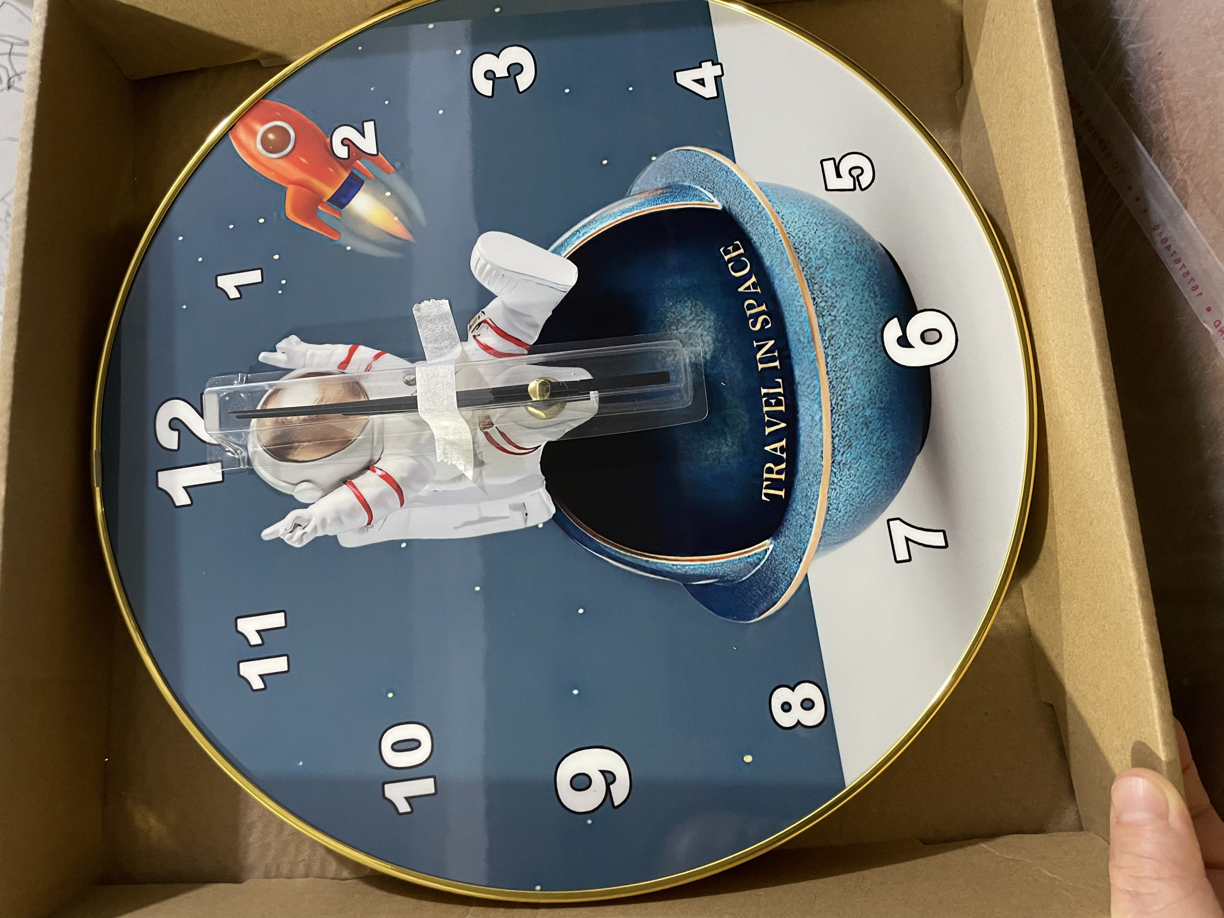 新款卡通挂钟白底实物图