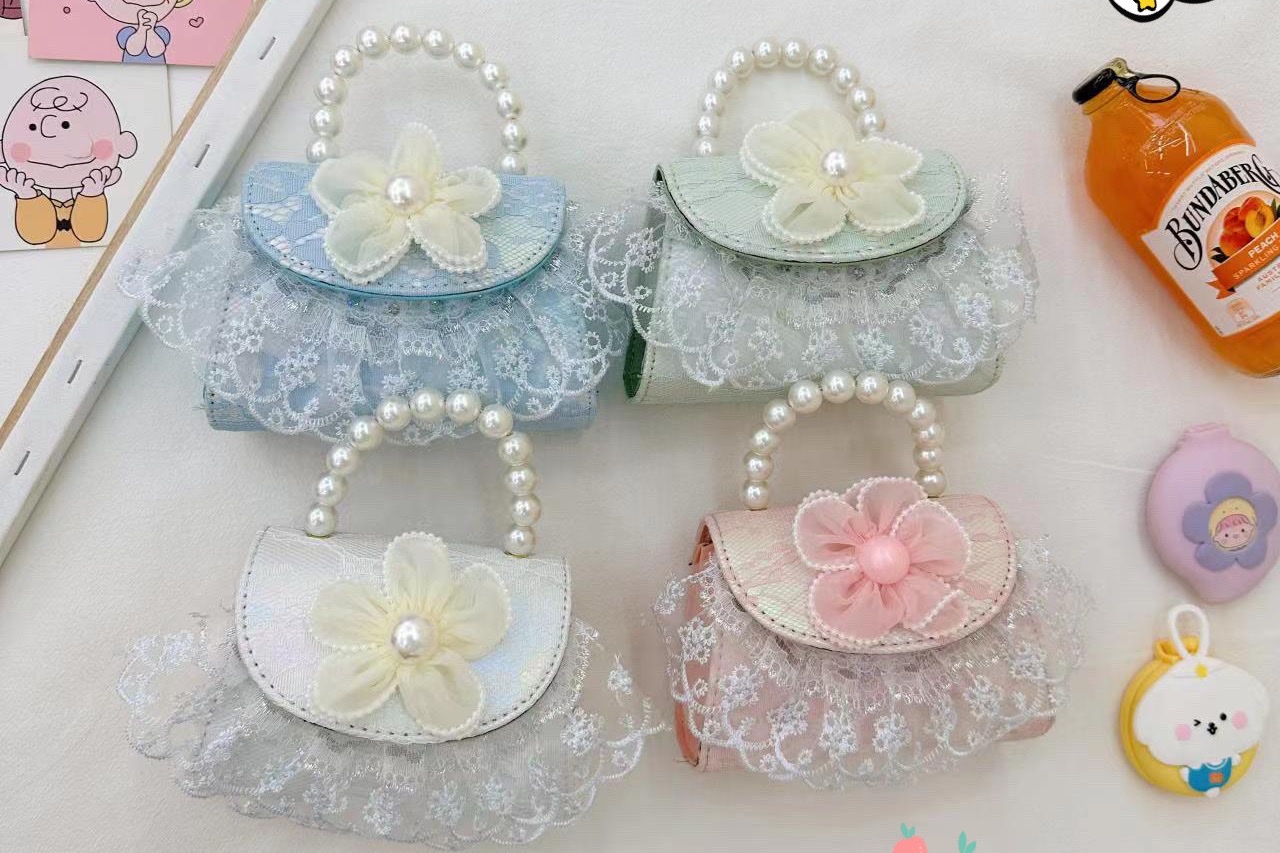 儿童休闲双肩包实物图