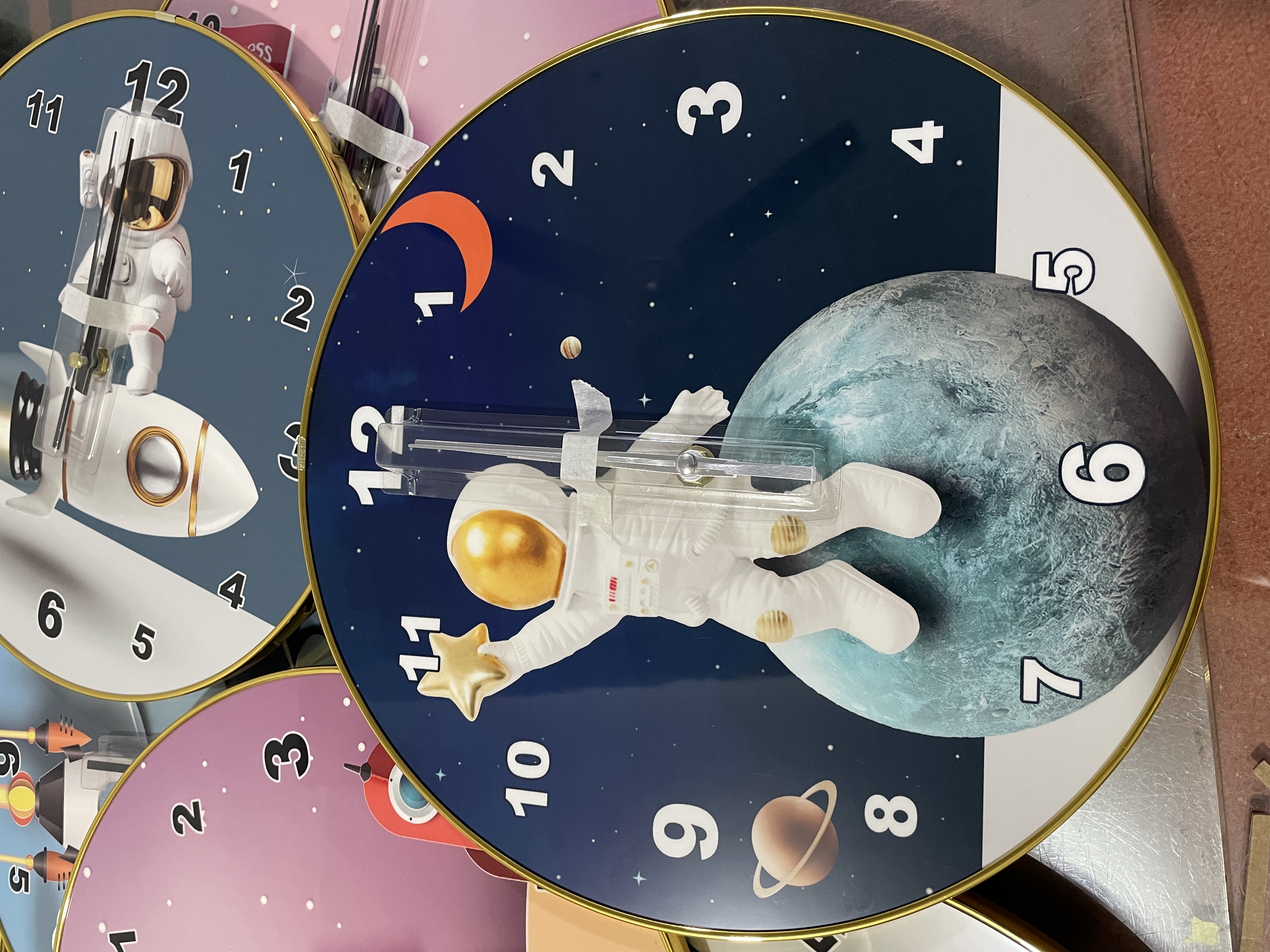 新款卡通挂钟细节图