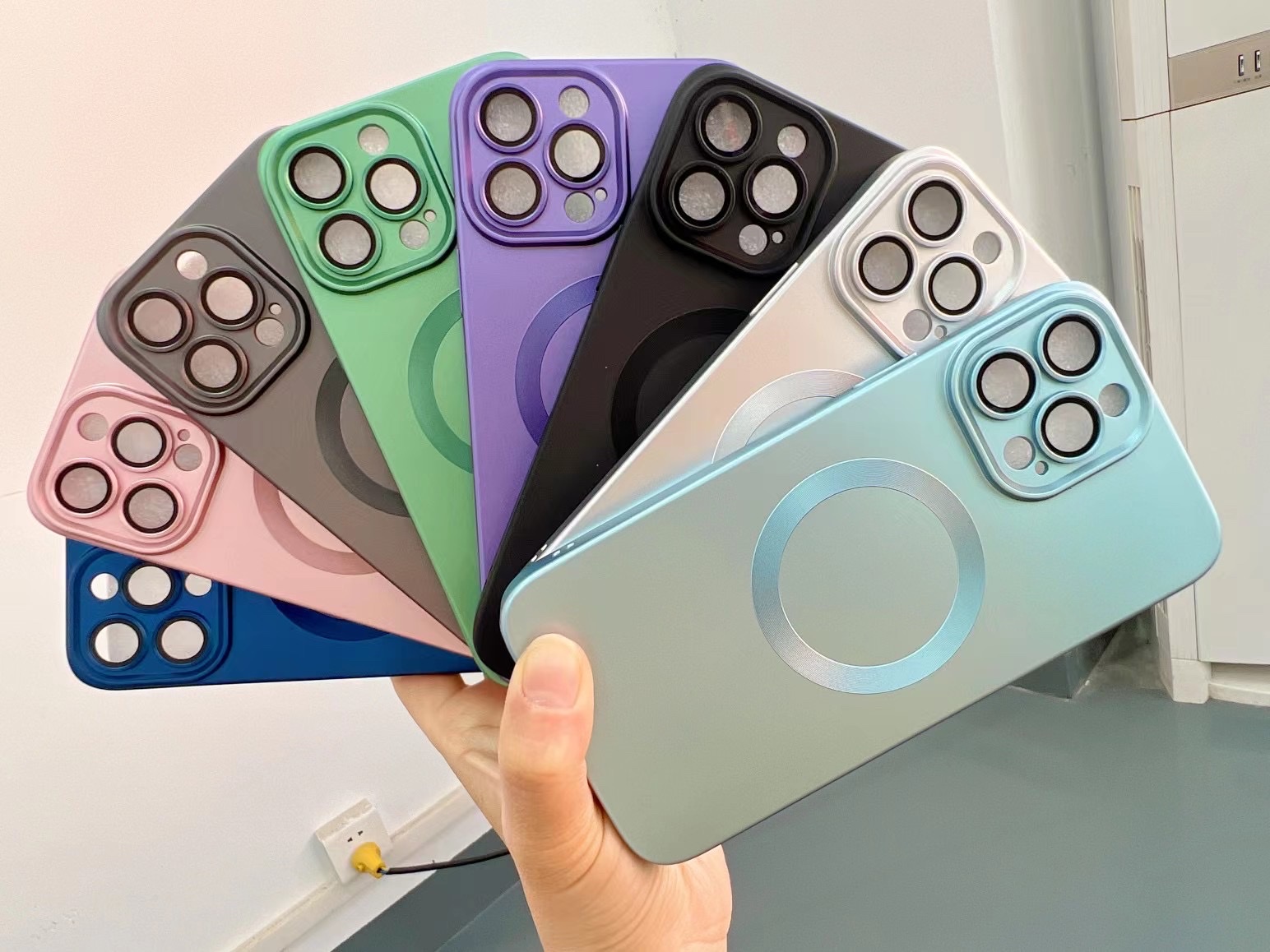 新款金属漆磁吸充电壳苹果13proMax手机壳适用iphone14pro全包自带镜头膜11超薄12高级磨砂软硅胶