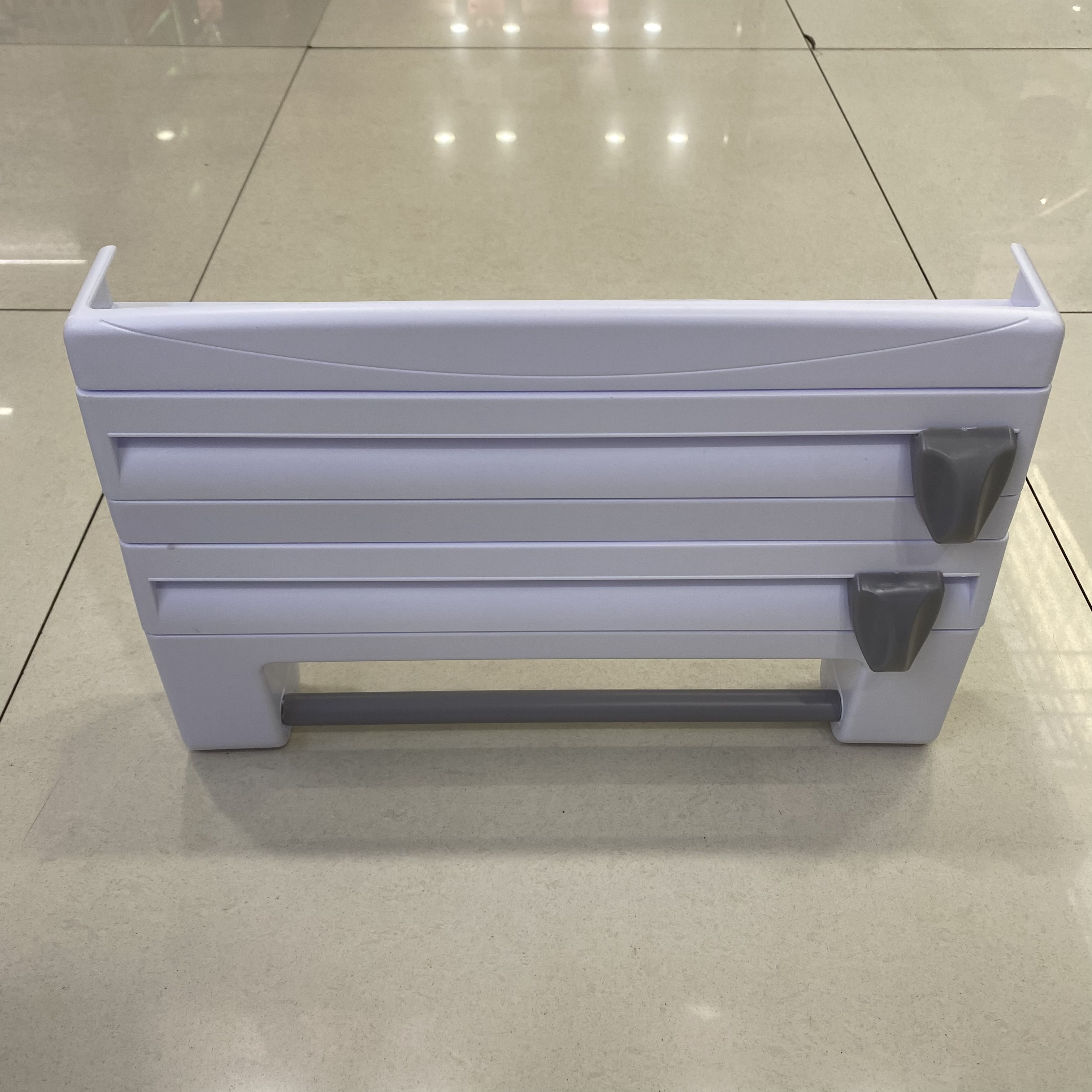وتوضع في المطبخ مقطع من ورق القصدير مزلق على منديل ورقية Specification image