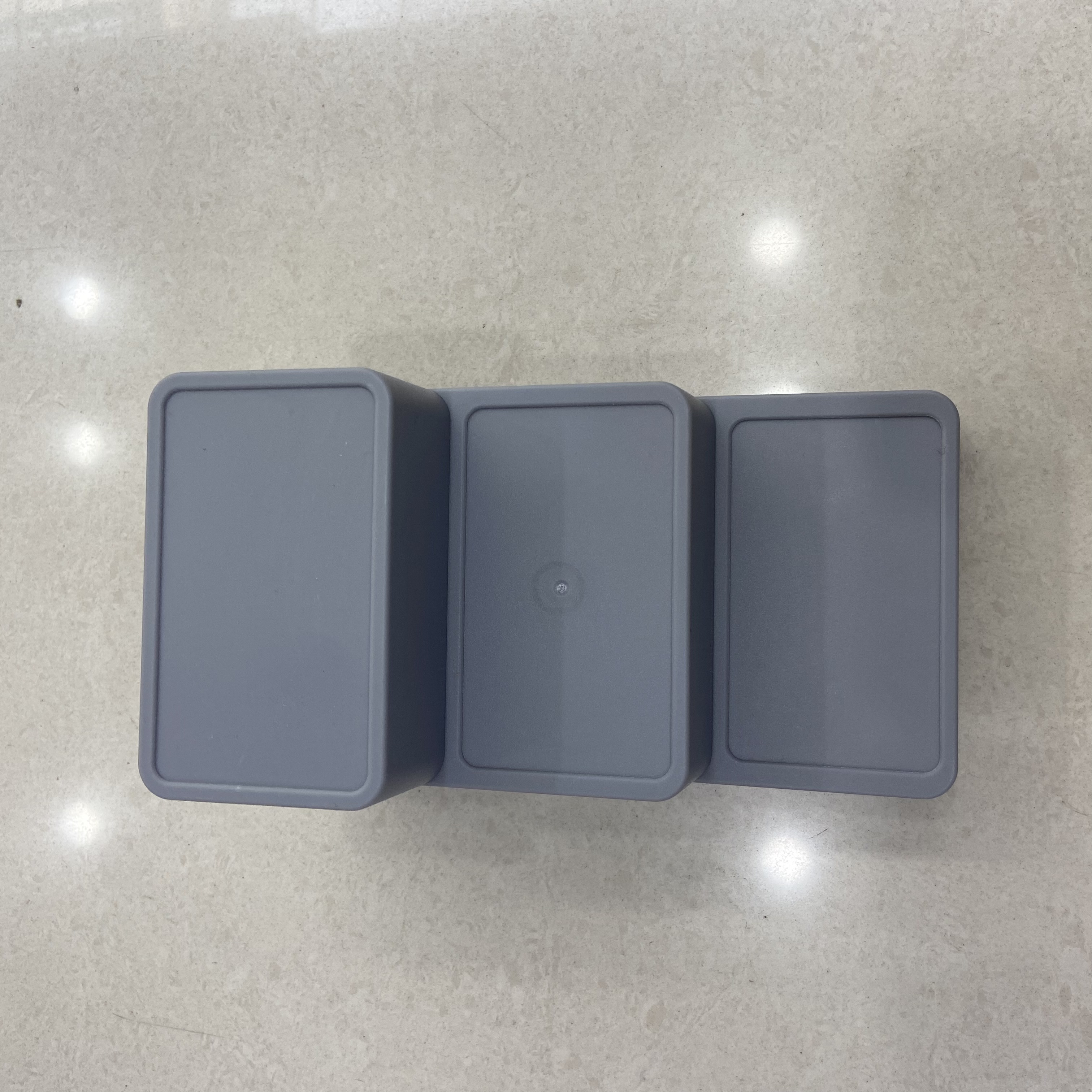 Plastic tabletop storage rack, kitchen dressing table, storage rack, trapezoidal folding storage rack Application Scenario