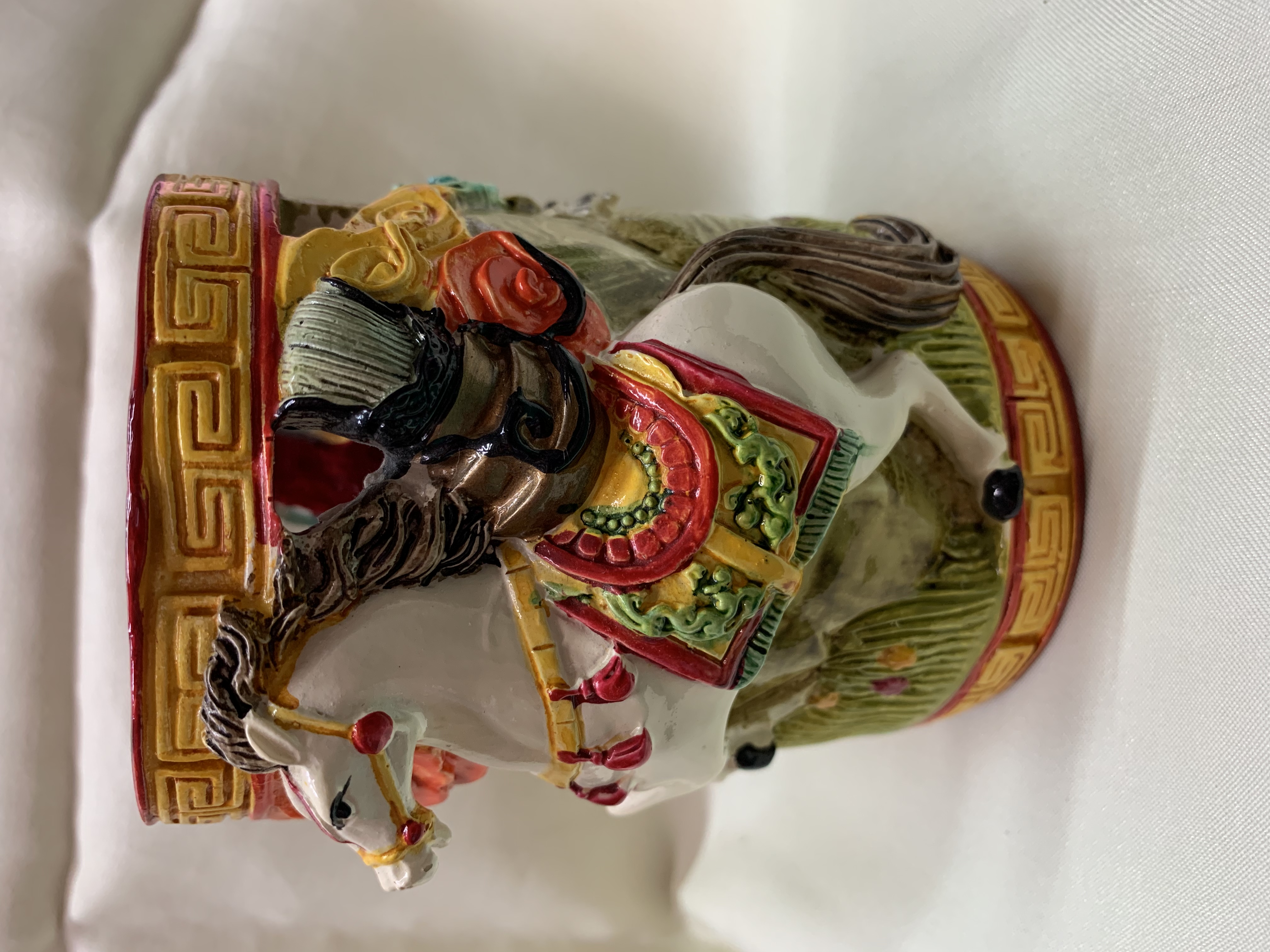مصنوعات يدوية ملونة يدوية مصنوعة من راتنج تشيس، مصنوعة من الراتنج Item Picture