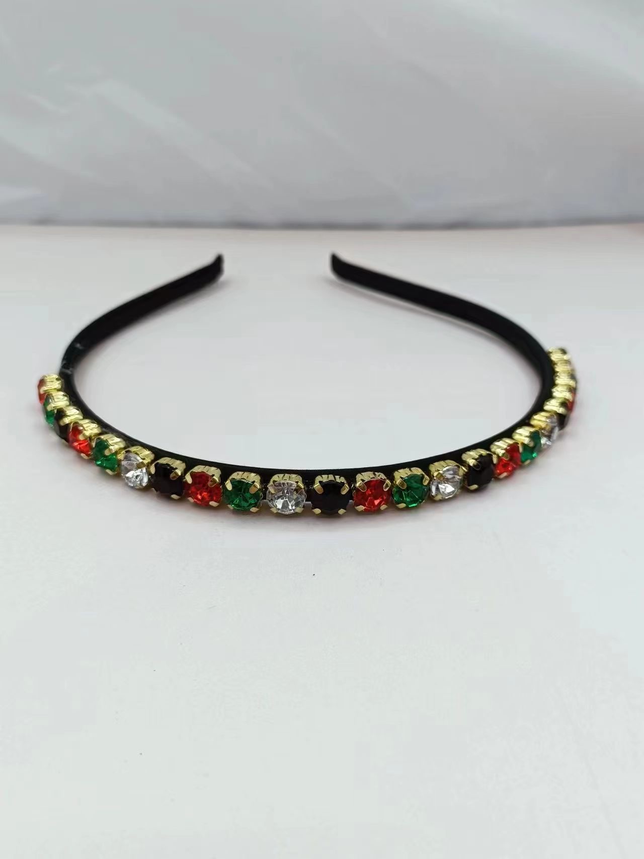 Korean-style full diamond headband for women, a fashionable and simple, super shiny and versatile hair accessory, a trendy new handcrafted headband Application Scenario