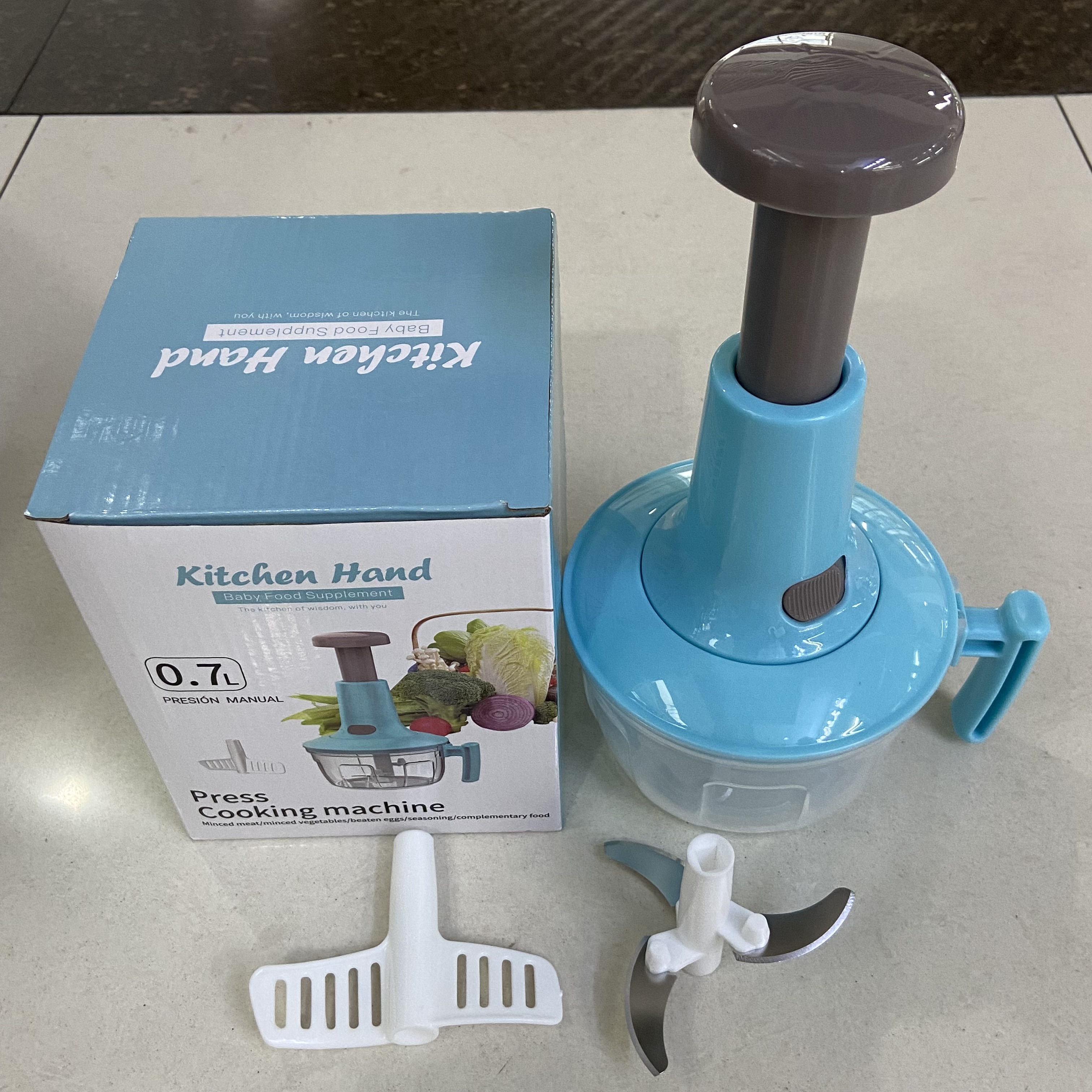 The Paipai Le meat grinder is a family-style press and minced vegetable meat grinder, a multi-functional baby food stirring and cooking device