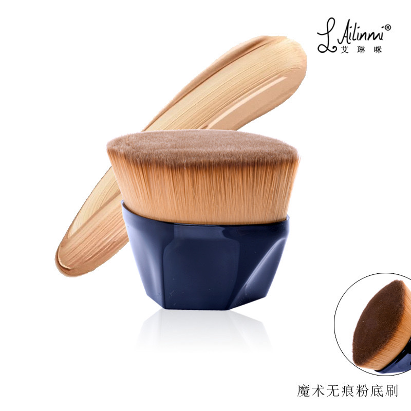 No. 55 Magic Brush Foundation Scarless Brush Makeup Brush Gold Coin Brush Rhombic Makeup Brush is exclusively for export Item Picture