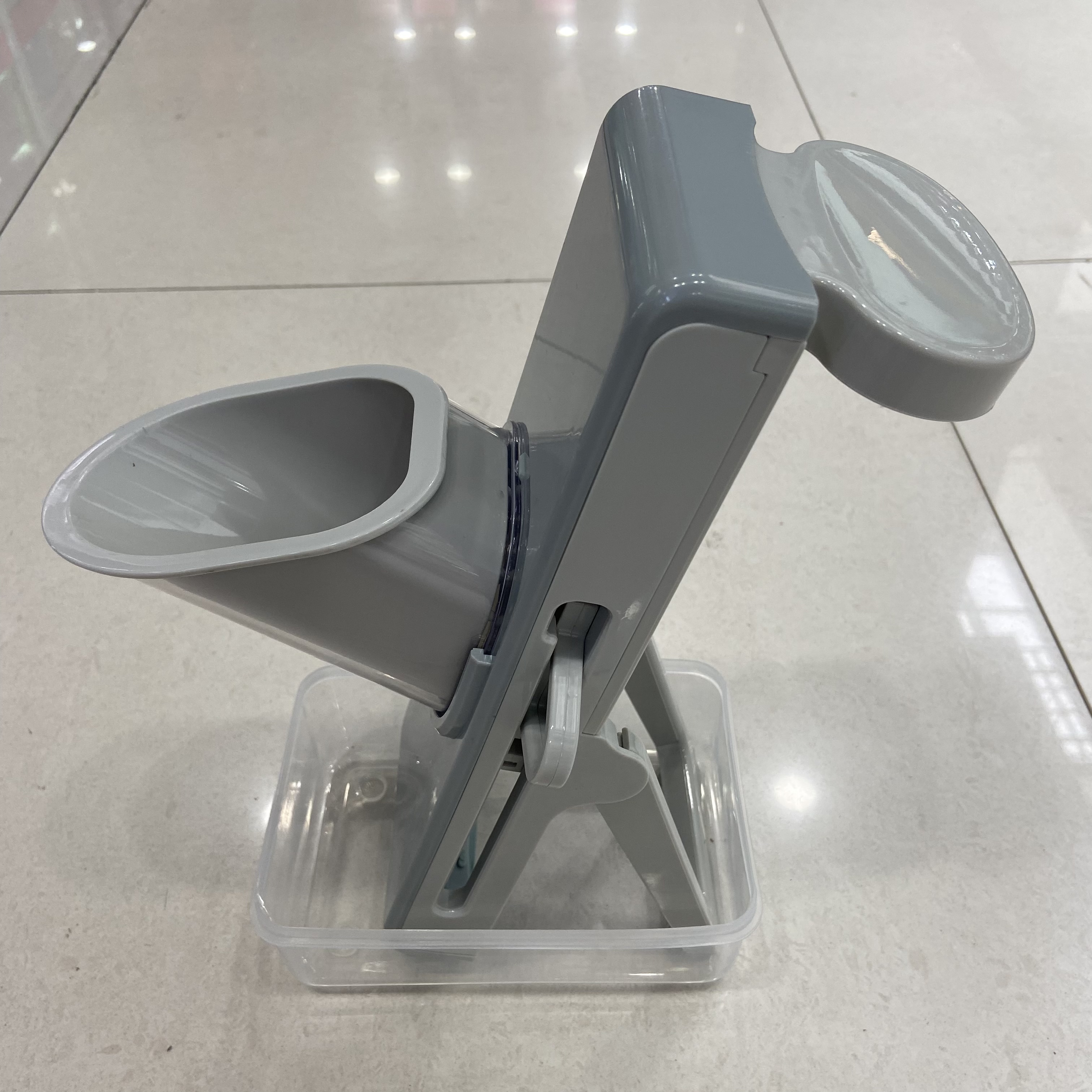 A household kitchen stainless steel hand-friendly fruit and vegetable shredder, slicer, and multi-functional vegetable cutter with adjustable function details Picture