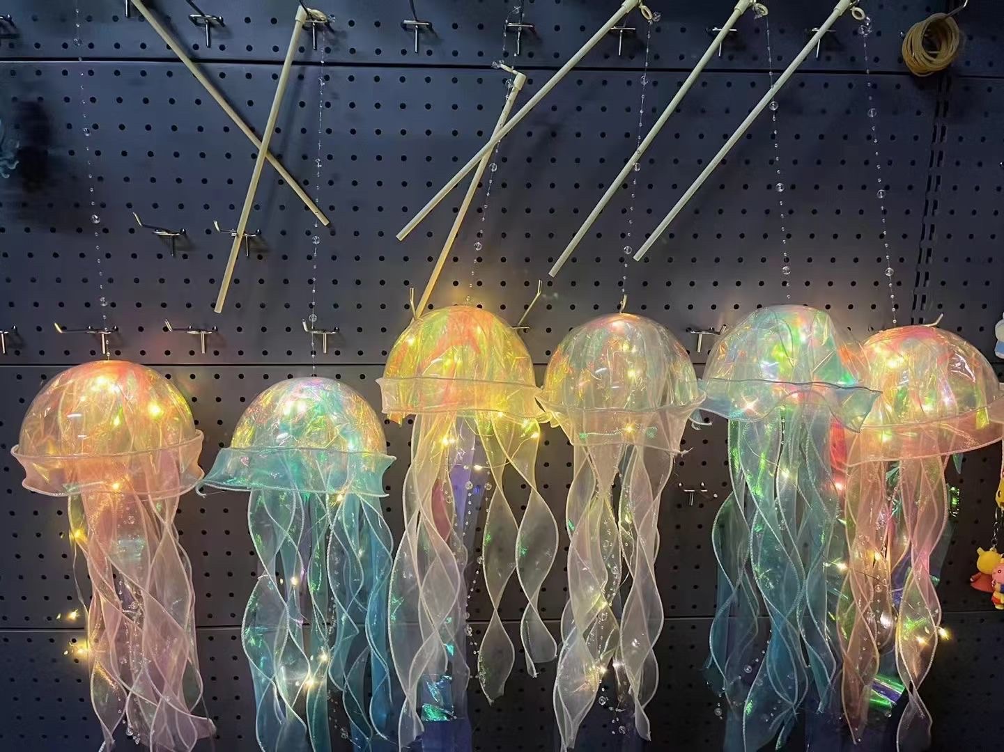 儿童玩具手工发光幻彩水母灯diy花灯材料包成品手提水母小夜灯玩具批发