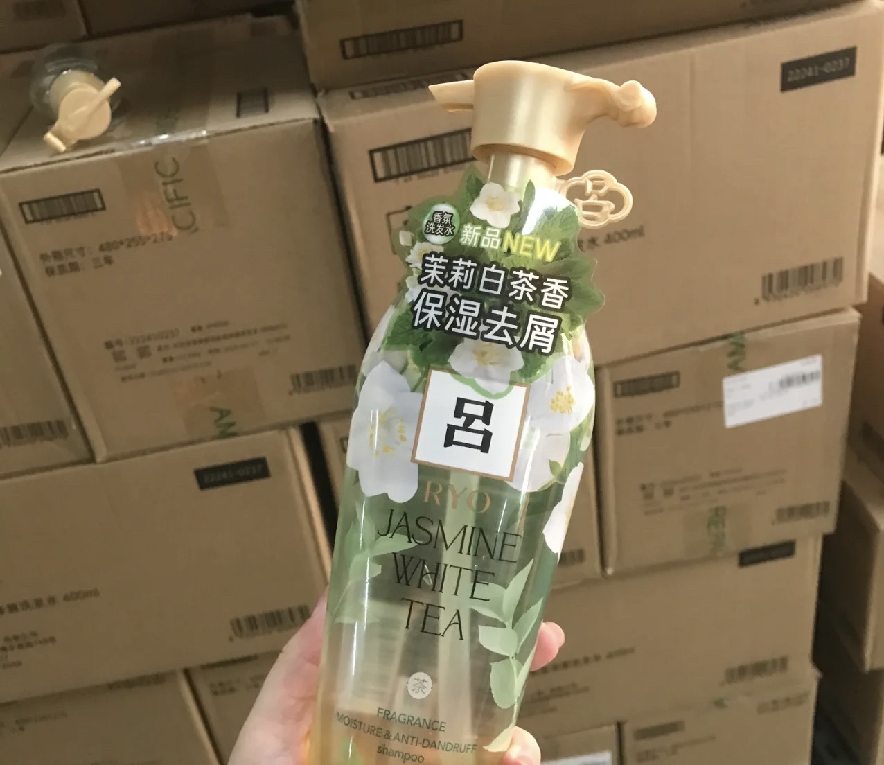 洗发水/去屑/香氛白底实物图