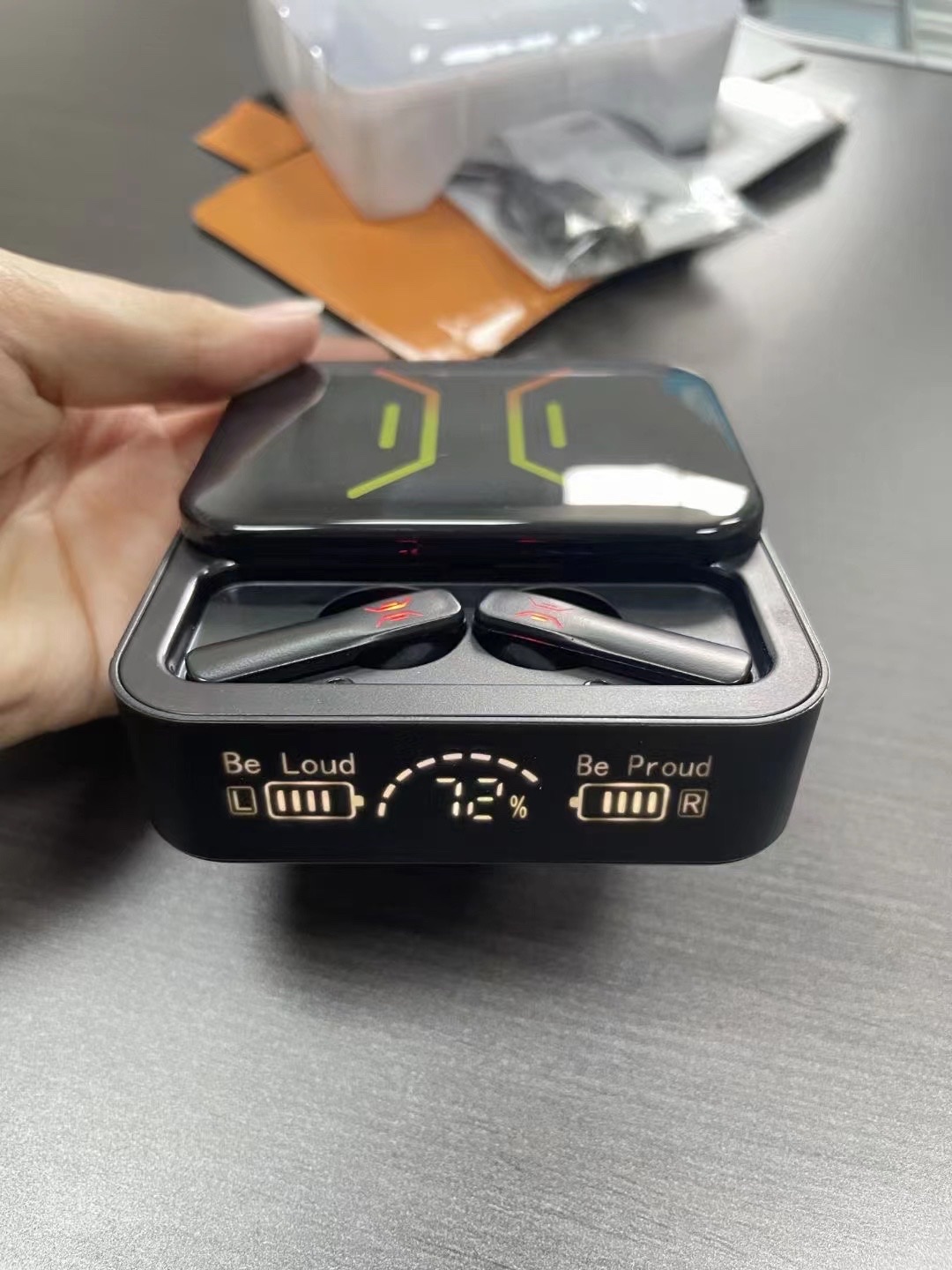 蓝牙耳机实物图