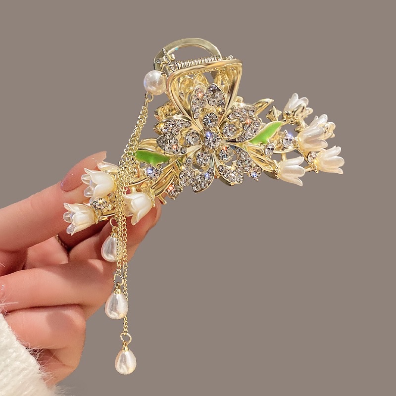Flower-shaped butterfly tassel hair clips for women with a high-end feel, large back head claw clip, updo, shark clip hair accessories, new spring and summer national trend series details Picture