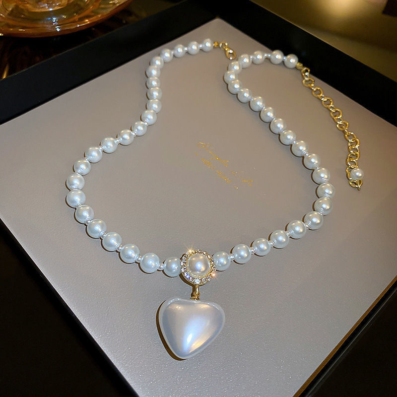 Necklace details Picture