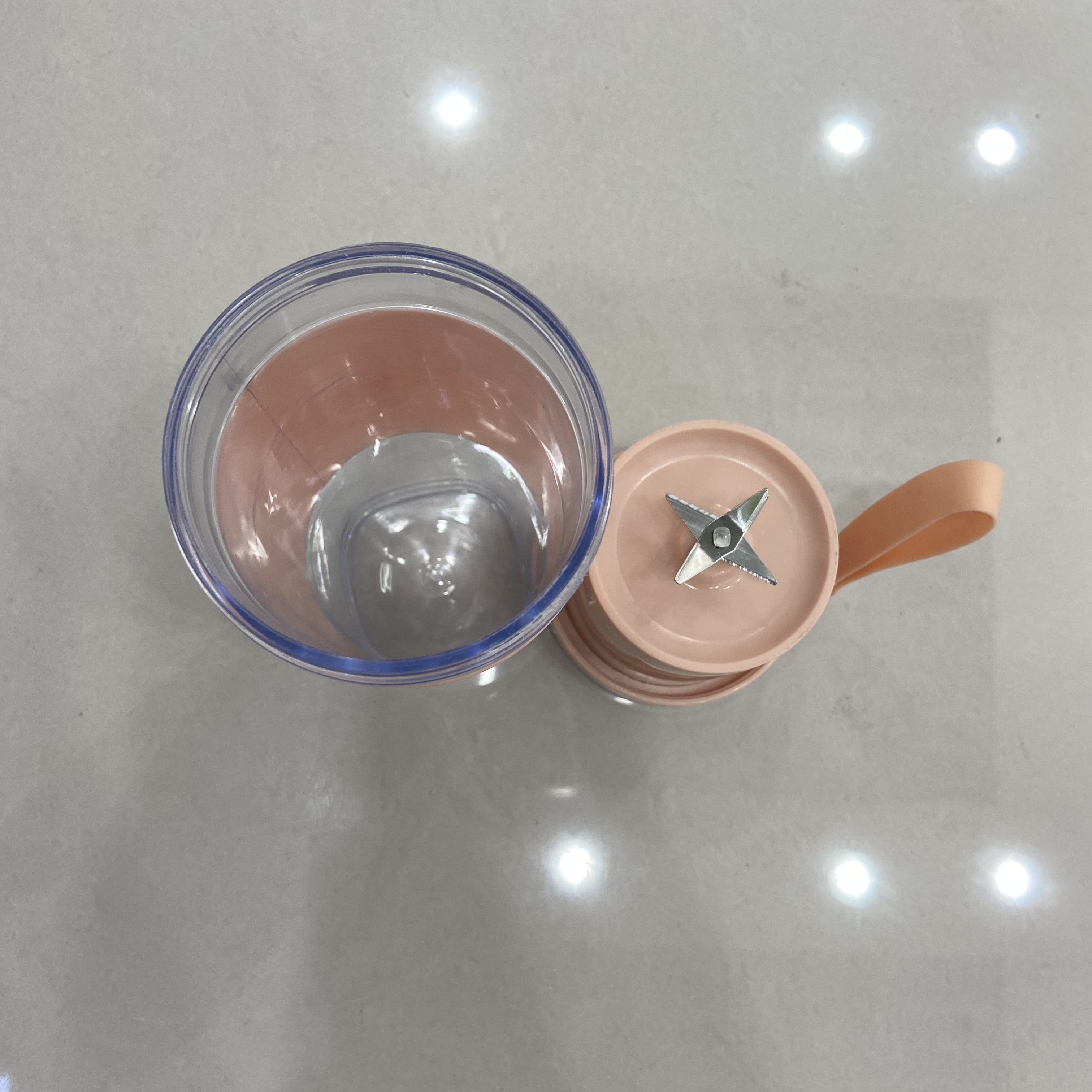 Home kitchen multi-functional portable mini version fruit juicer, rechargeable juice cup, electric juice cup Application Scenario