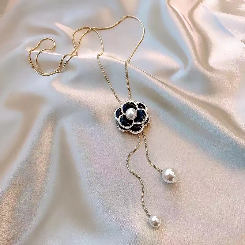 Fashionable ~ Simple necklace details Picture