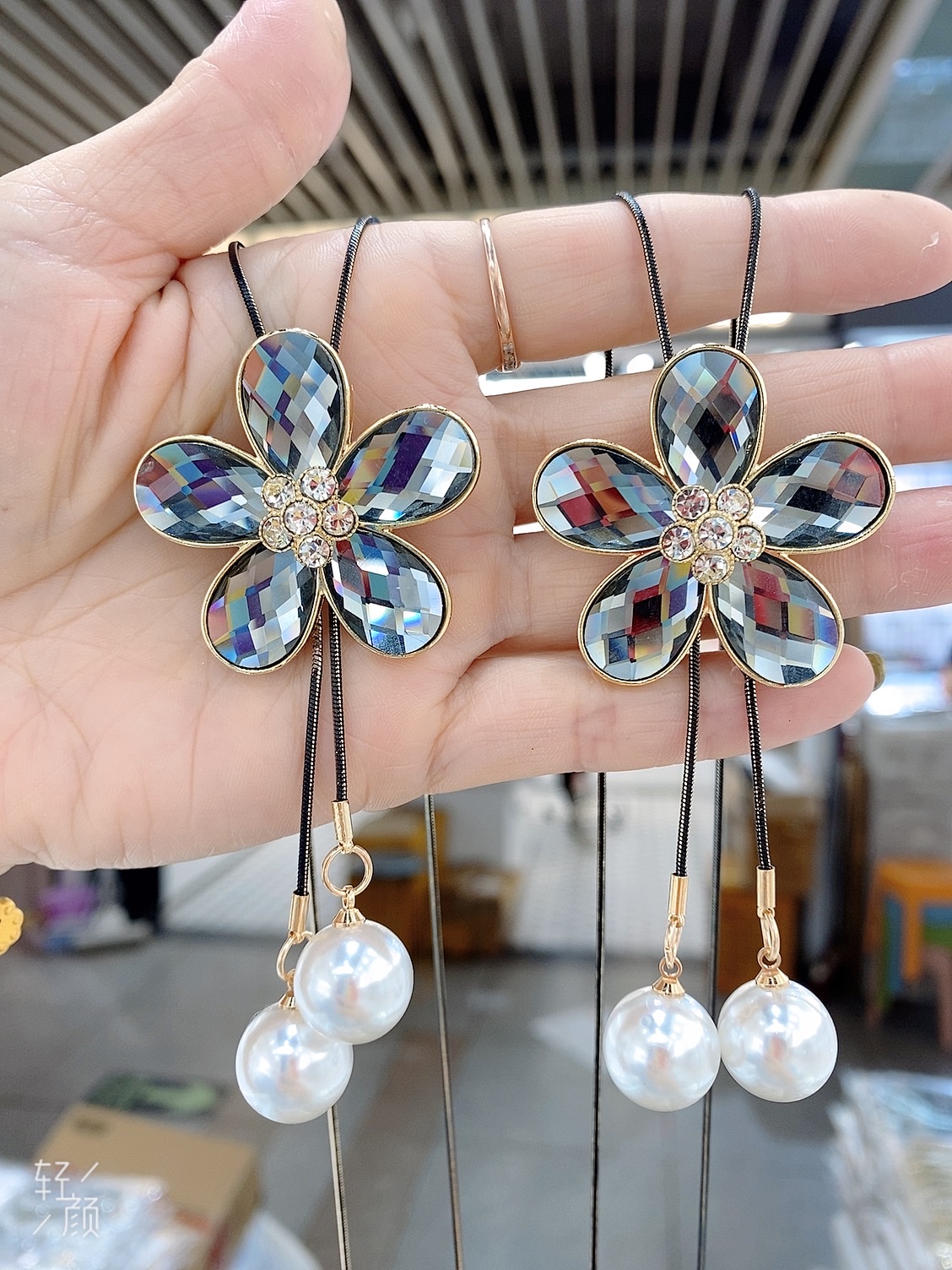 White K - gold fashionable and simple sweater chain