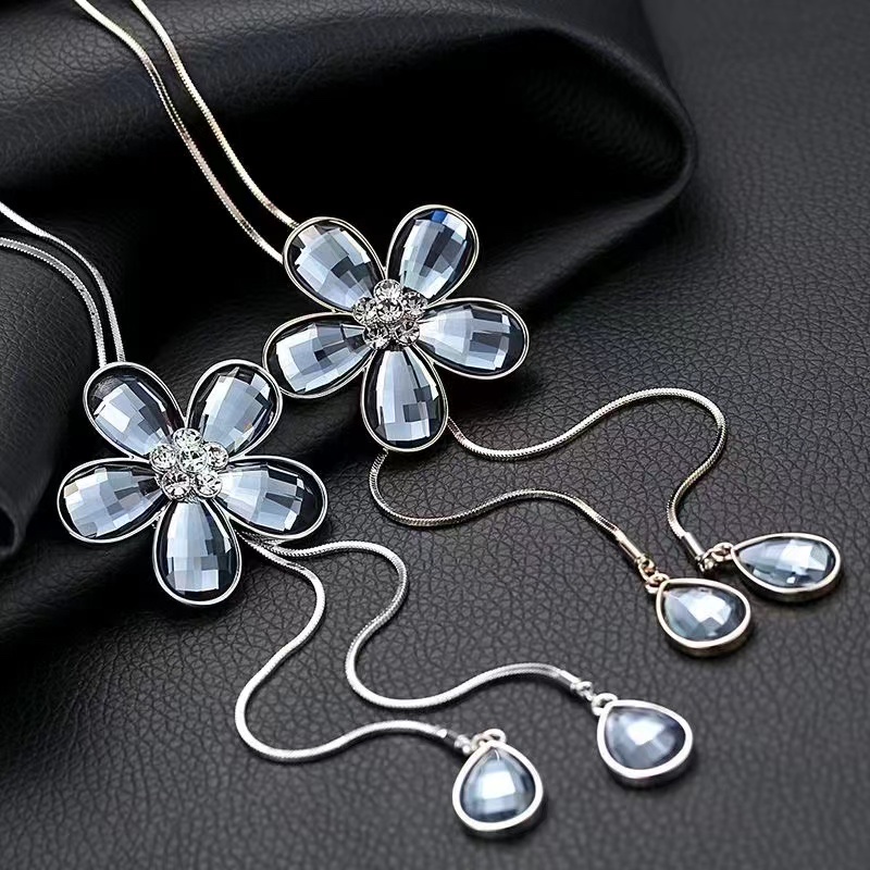 White K - gold fashionable and simple sweater chain details Picture