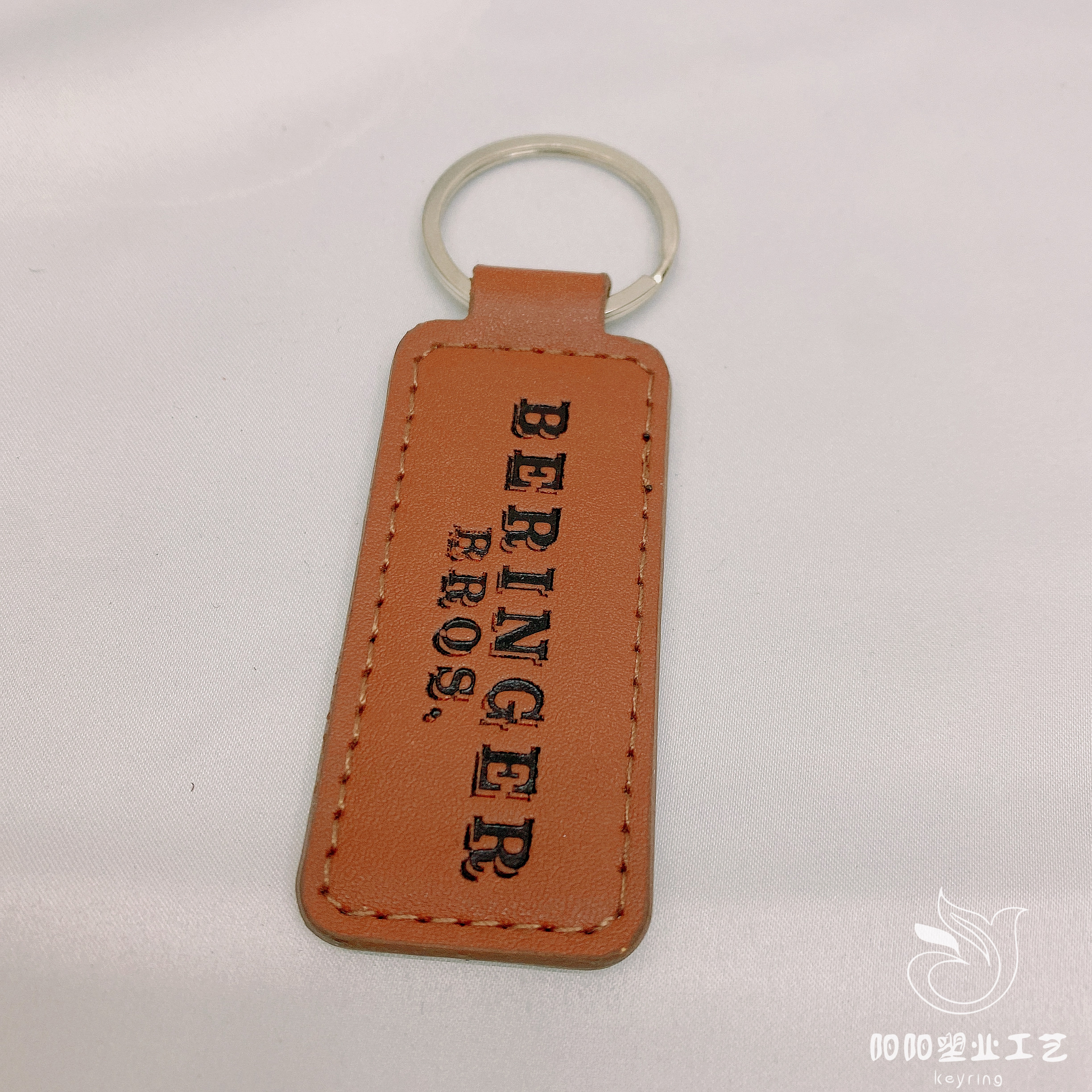 Factory direct supply of cowhide leather keychains, pu leather embossed simple keychain pendants, can be printed with logo details Picture