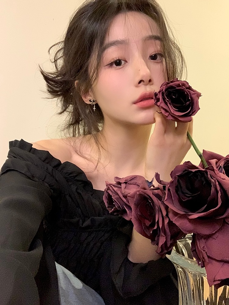 Sweet and cool retro black butterfly tassel earrings, light luxury and niche design sense, high-end ear studs, women's no-ear piercings, ear clips, earrings, elegant accessories Item Picture