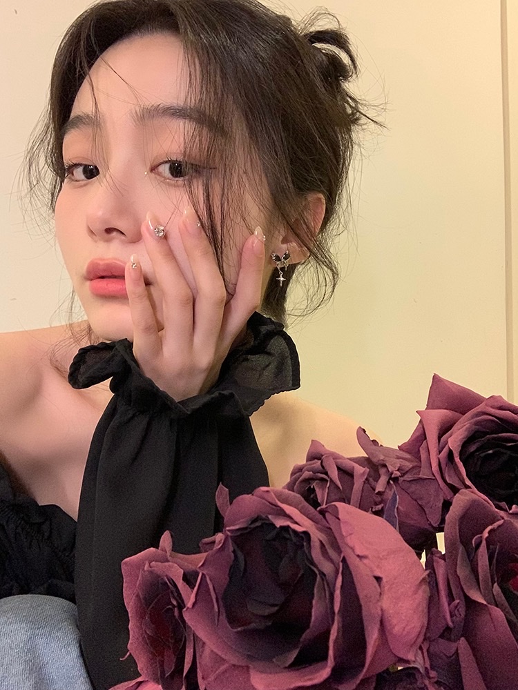 Sweet and cool retro black butterfly tassel earrings, light luxury and niche design sense, high-end ear studs, women's no-ear piercings, ear clips, earrings, elegant accessories Specification image