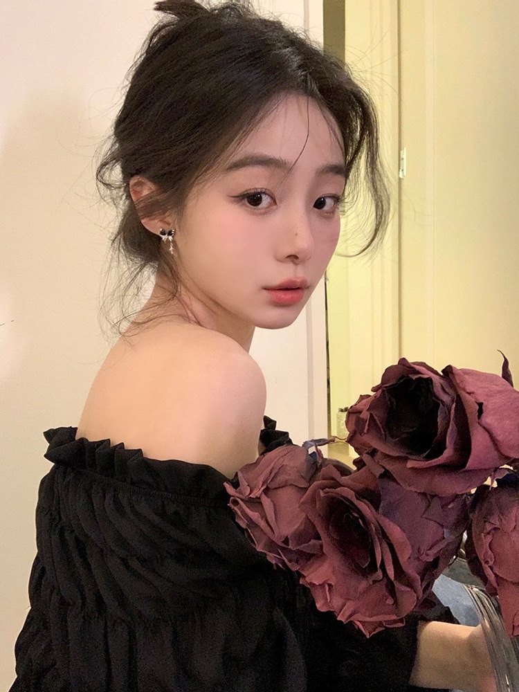 Sweet and cool retro black butterfly tassel earrings, light luxury and niche design sense, high-end ear studs, women's no-ear piercings, ear clips, earrings, elegant accessories details Picture