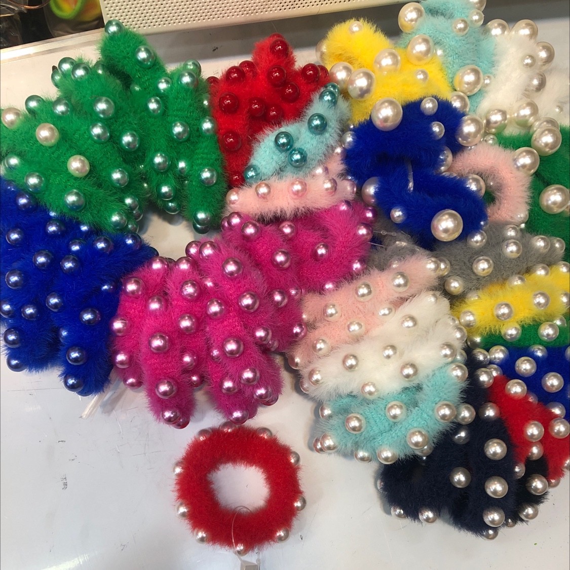 20条每盒装，10颗9mm珍珠钉毛绒圈