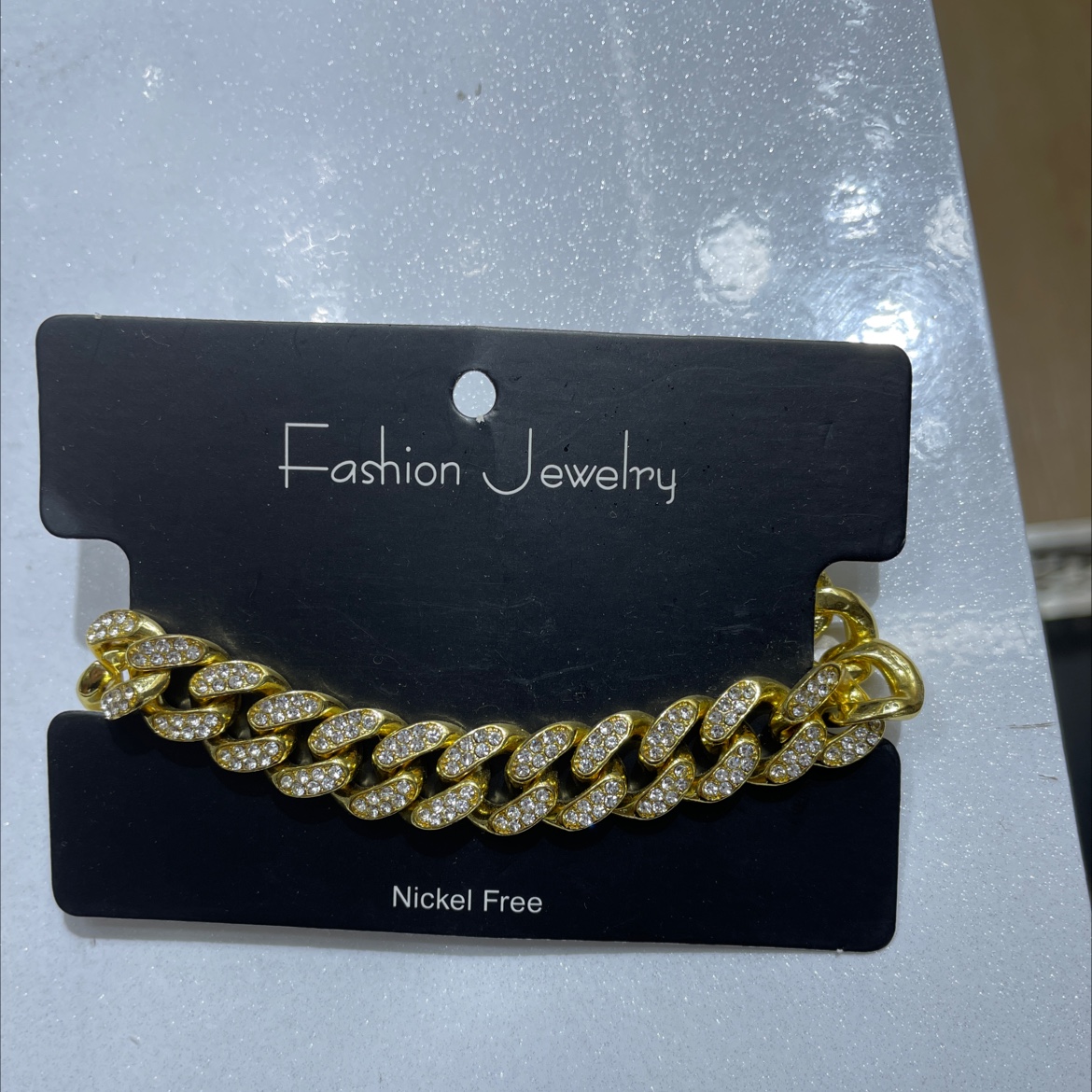 A high-end, fashionable and trendy alloy bracelet full of diamonds