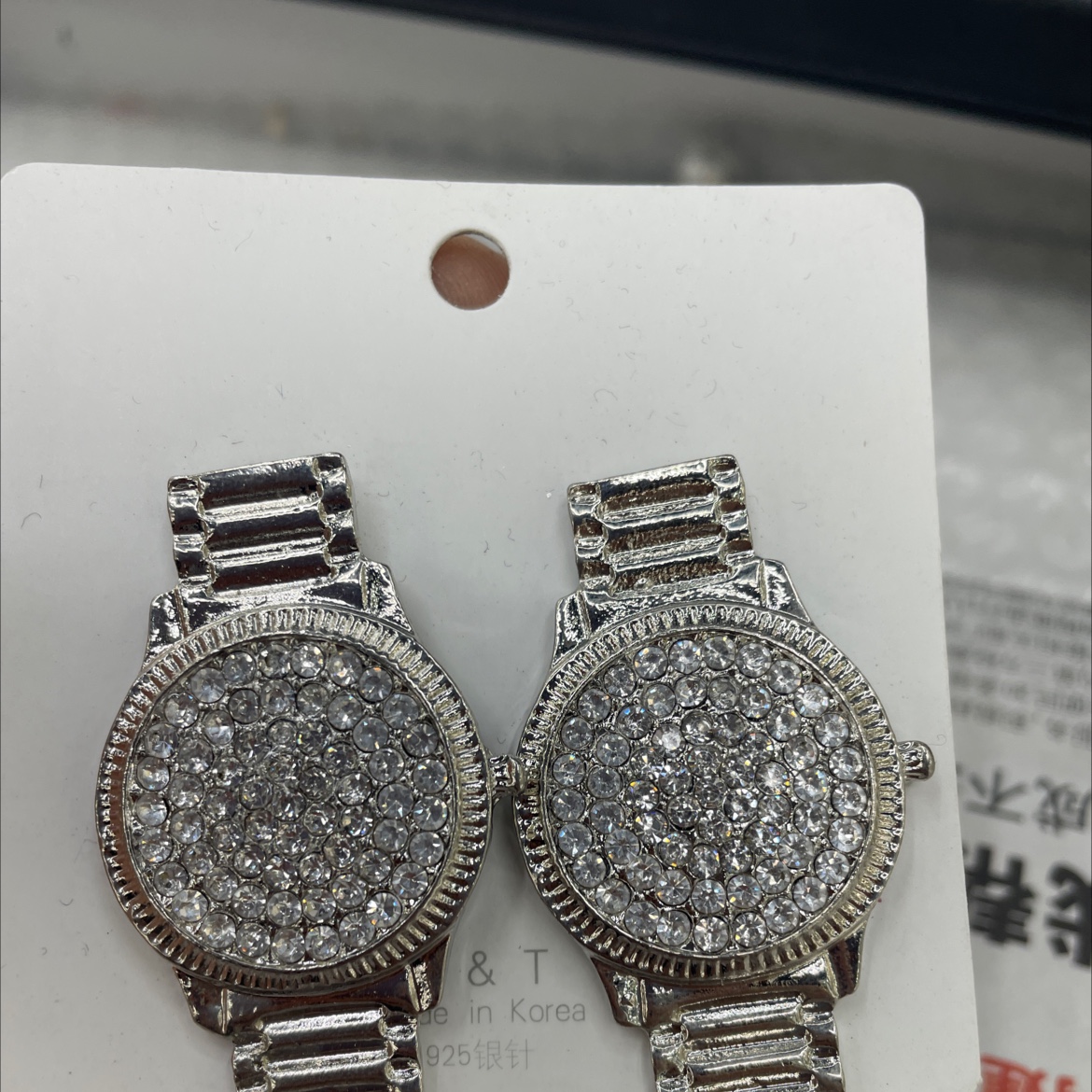 手表耳钉