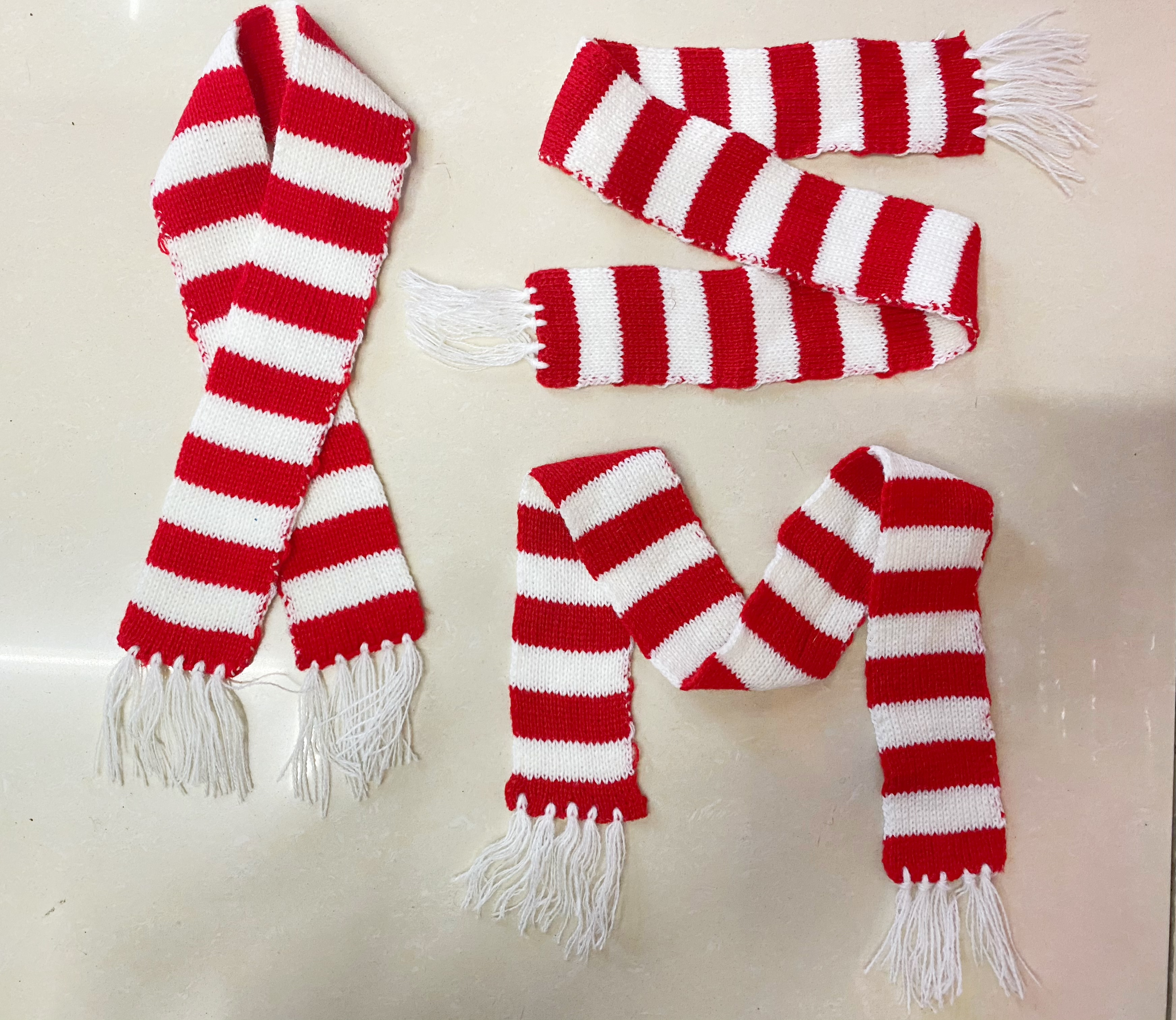 Factory direct sales of hand-woven products wholesale. Acrylic and polyester can be customized according to samples Application Scenario