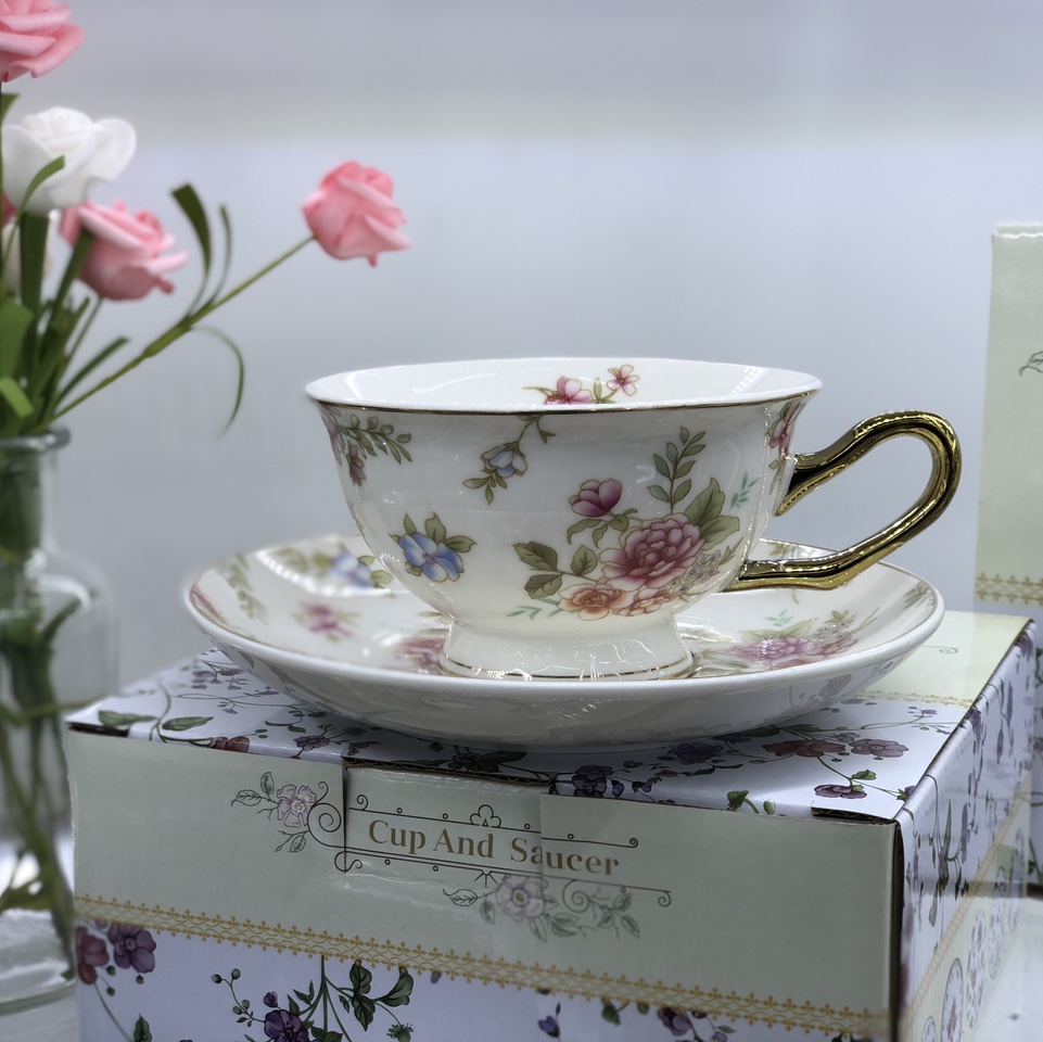 New ceramic coffee cup and saucer set, light luxury and retro coffee cups Application Scenario