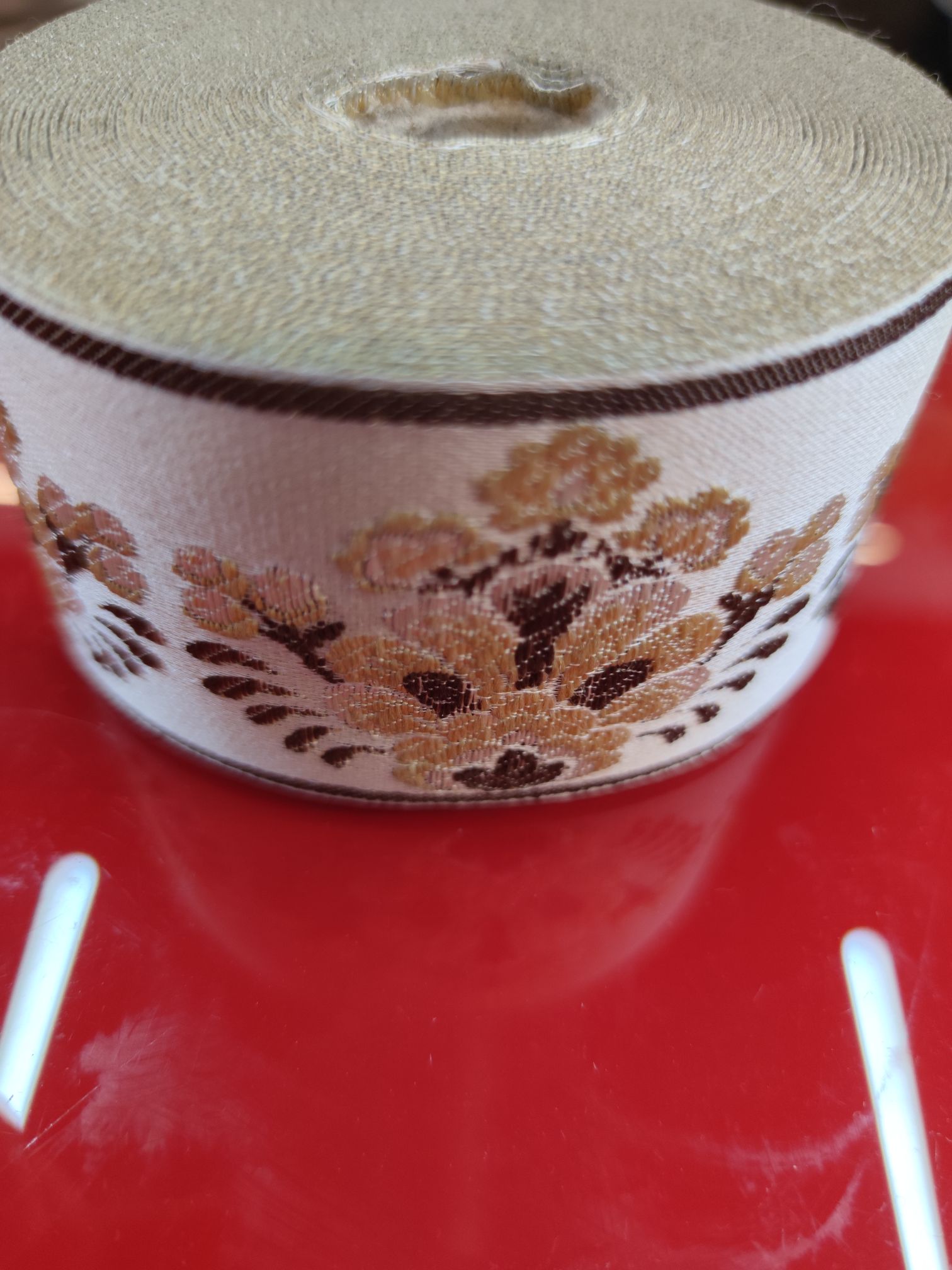 Factory direct sales, wholesale and retail of high-end non-woven fabric embroidery lace from Yiwu