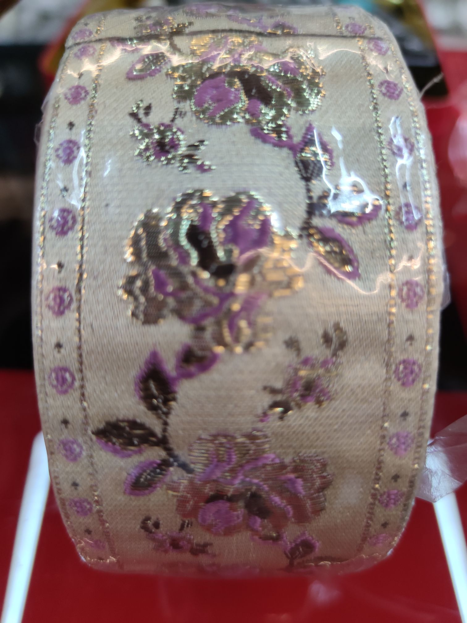 Factory direct sales, wholesale and retail of high-end non-woven fabric embroidery lace from Yiwu