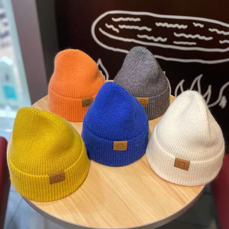 Fashionable headscarf cap, velvet cold cap for men, warm in autumn and winter, baseball cap, Korean style, versatile and trendy headscarf accessories. Headscarf accessories Specification image