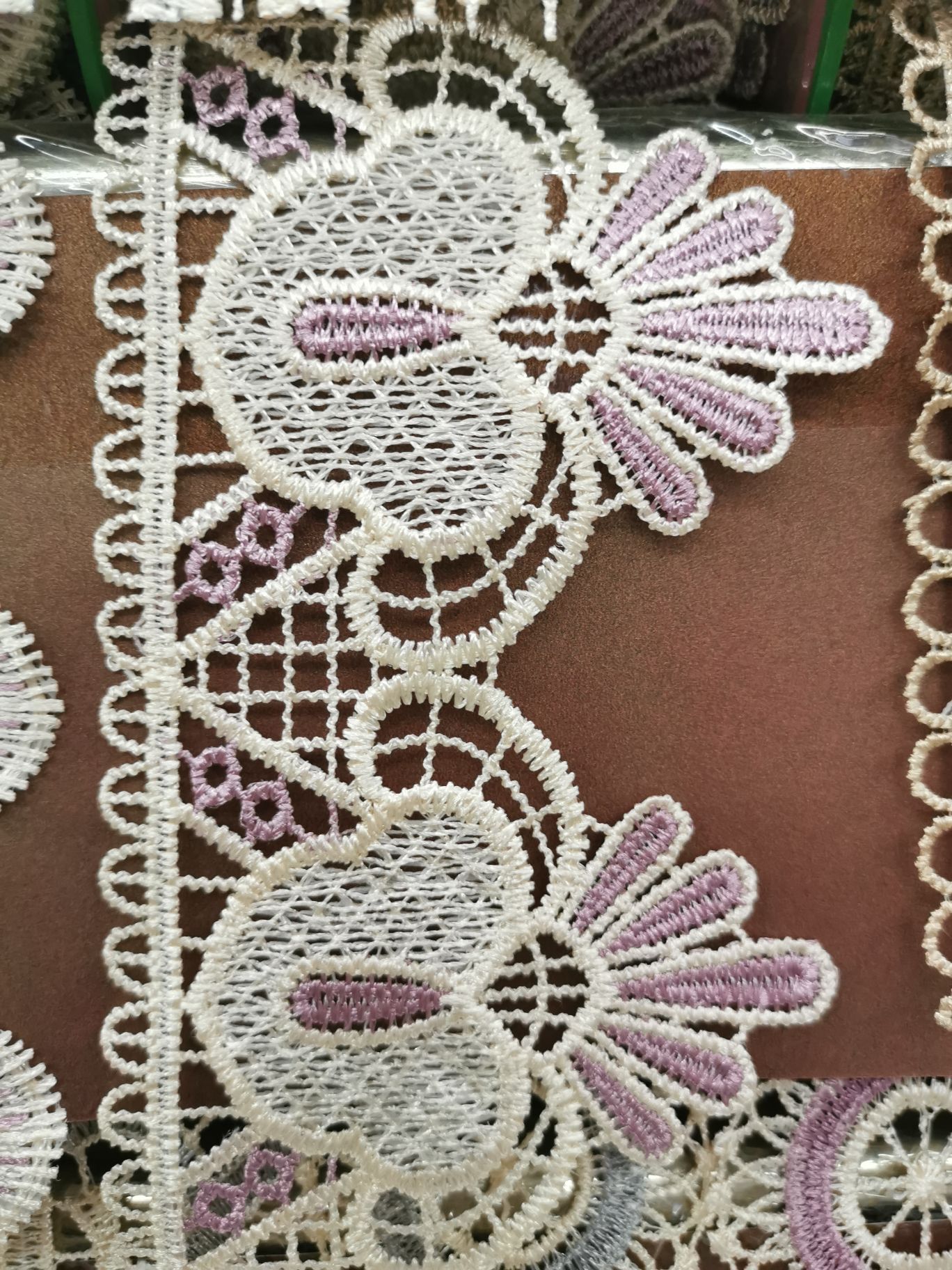 Polyester-polyester two-color lace water-soluble embroidery details Picture