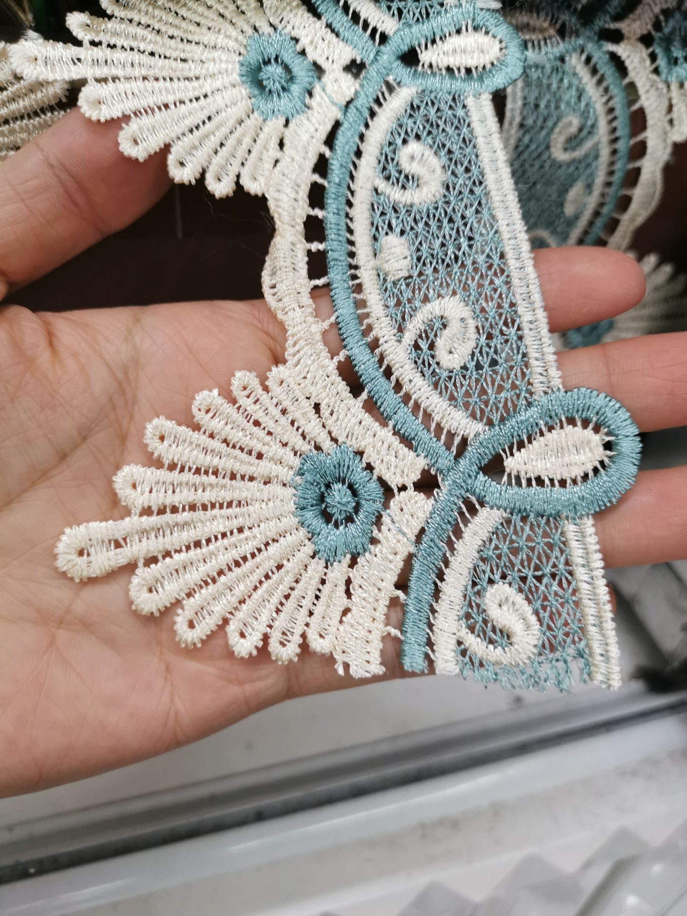 Two-color water-soluble lace, water-soluble embroidery lace Specification image