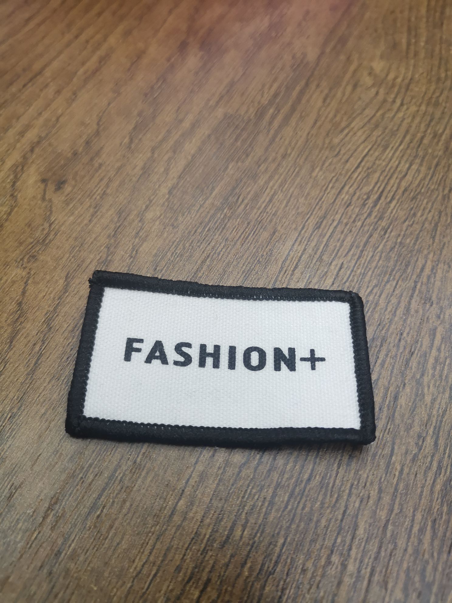 服装辅料服装包边织标电脑绣花织标定制商标