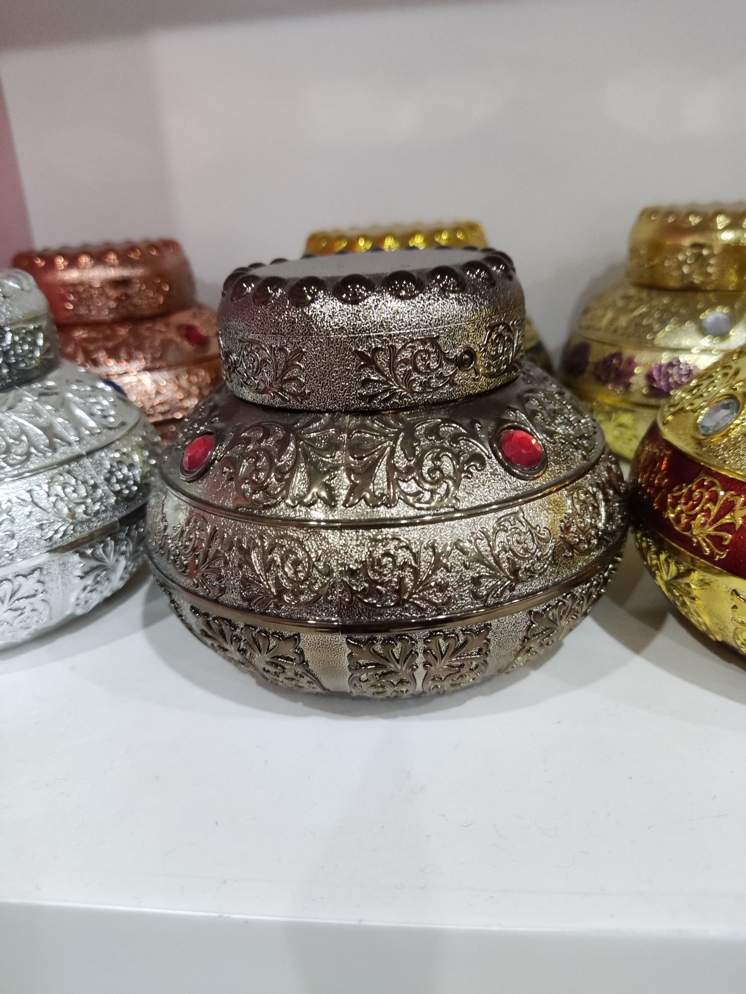 Middle Eastern perfume bottles and cream bottles Specification image