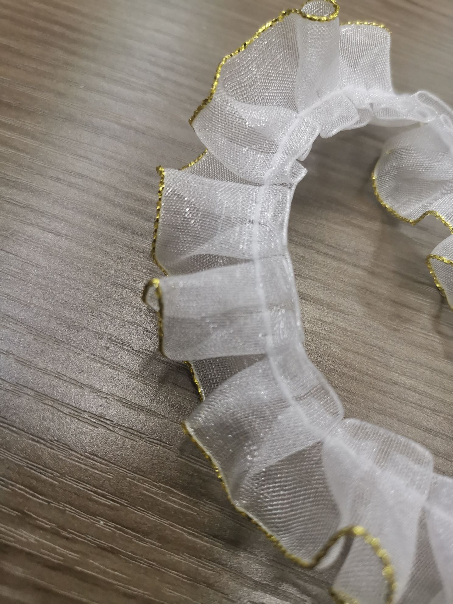 A 6-point single gold edge details Picture