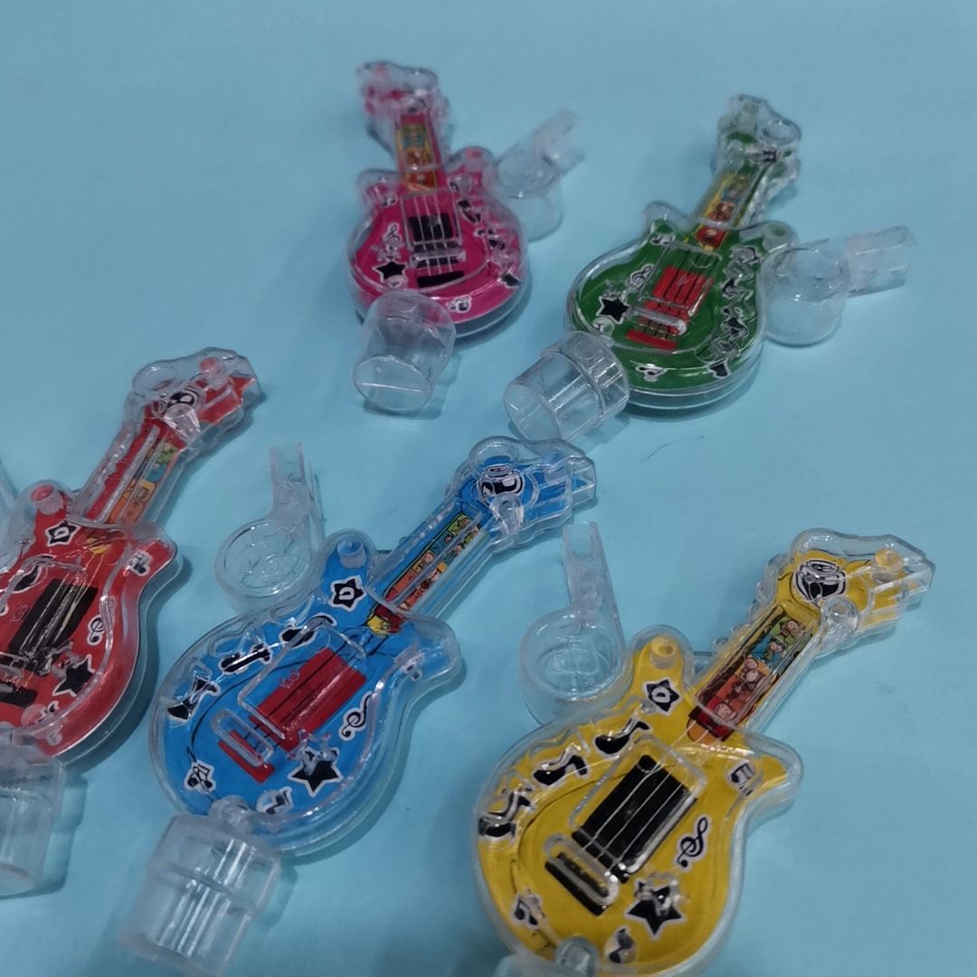 口哨/吉他形状白底实物图