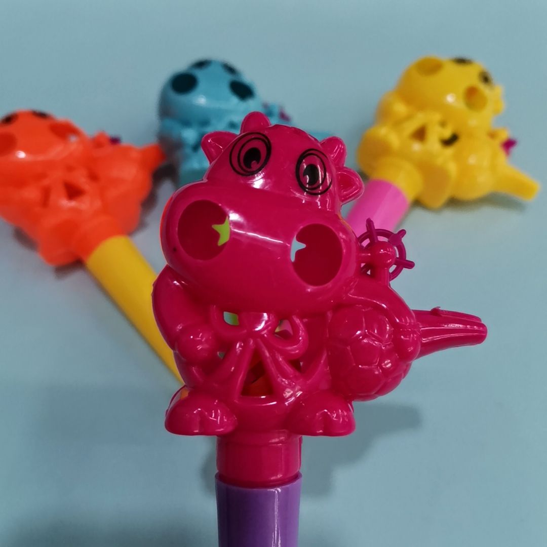 新款小牛摇铃足球吹转口哨幼儿手抓塑料玩具挂板配件赠品厂家直销批发热销货源充足详情图3