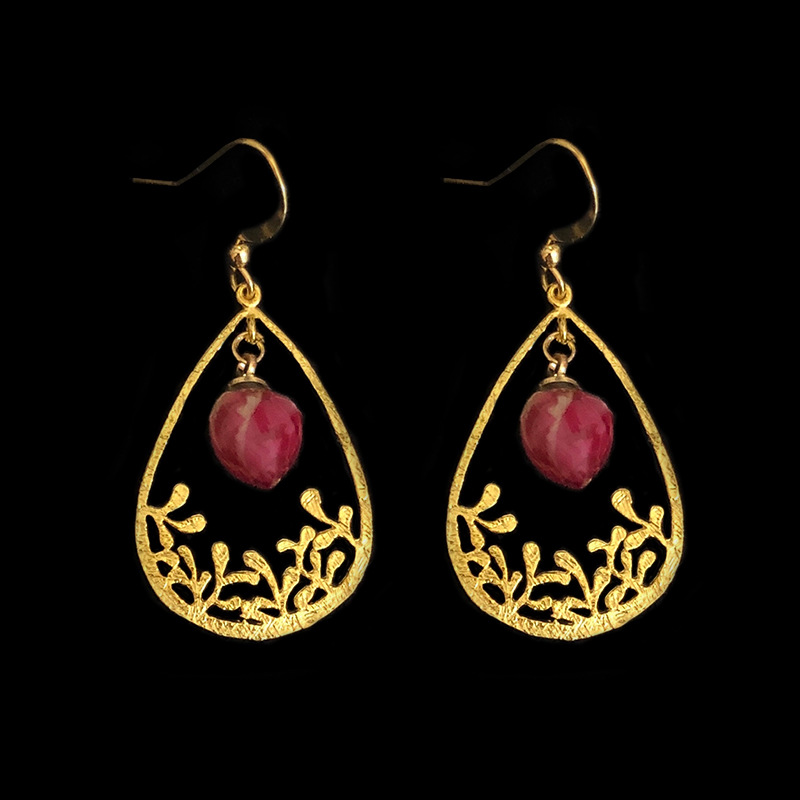 The golden hollowed-out carved rose earrings are adorned with retro and exquisite rose buds, exuding an elegant and courtly charm pic 7