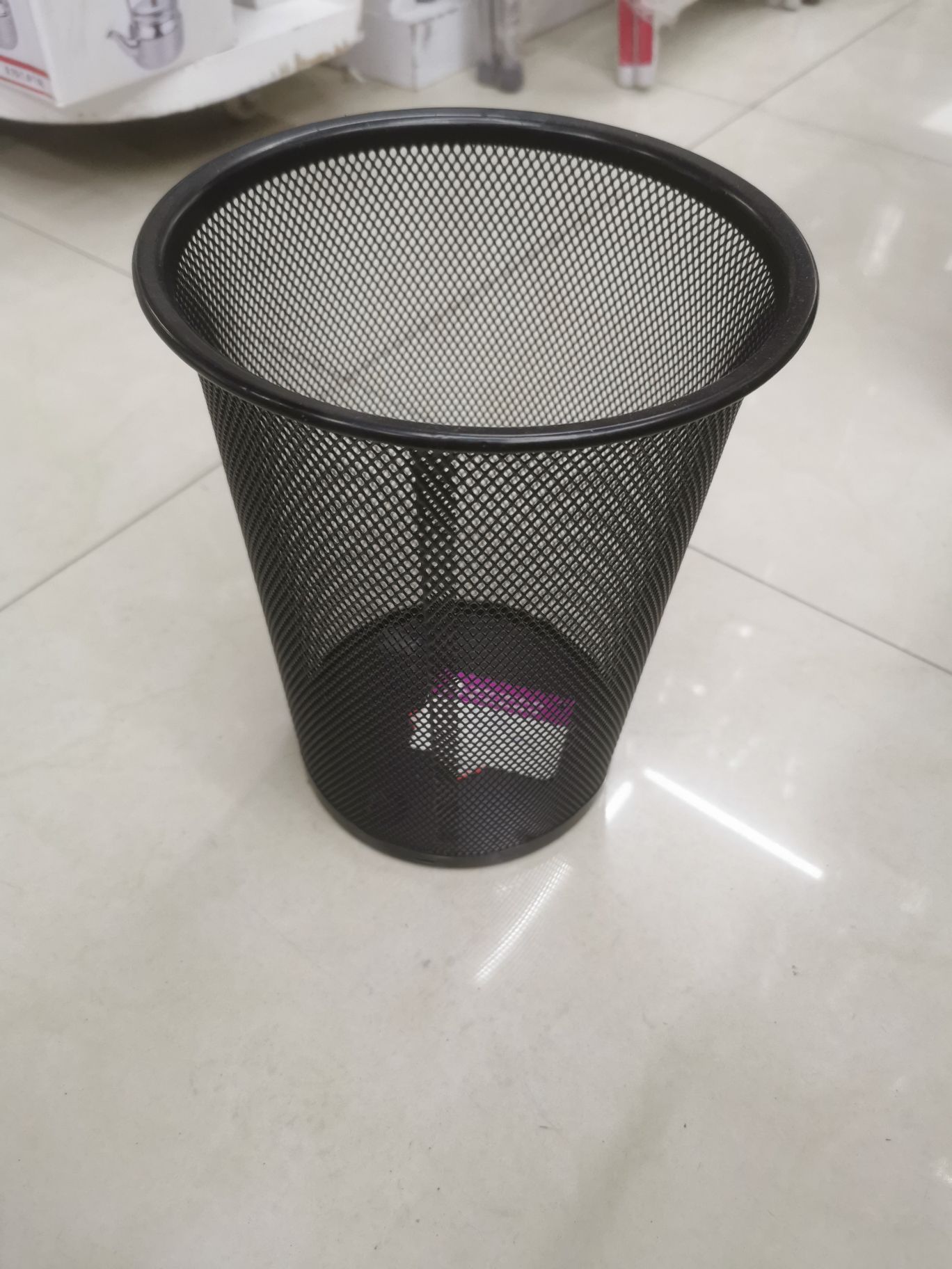 Iron mesh trash can