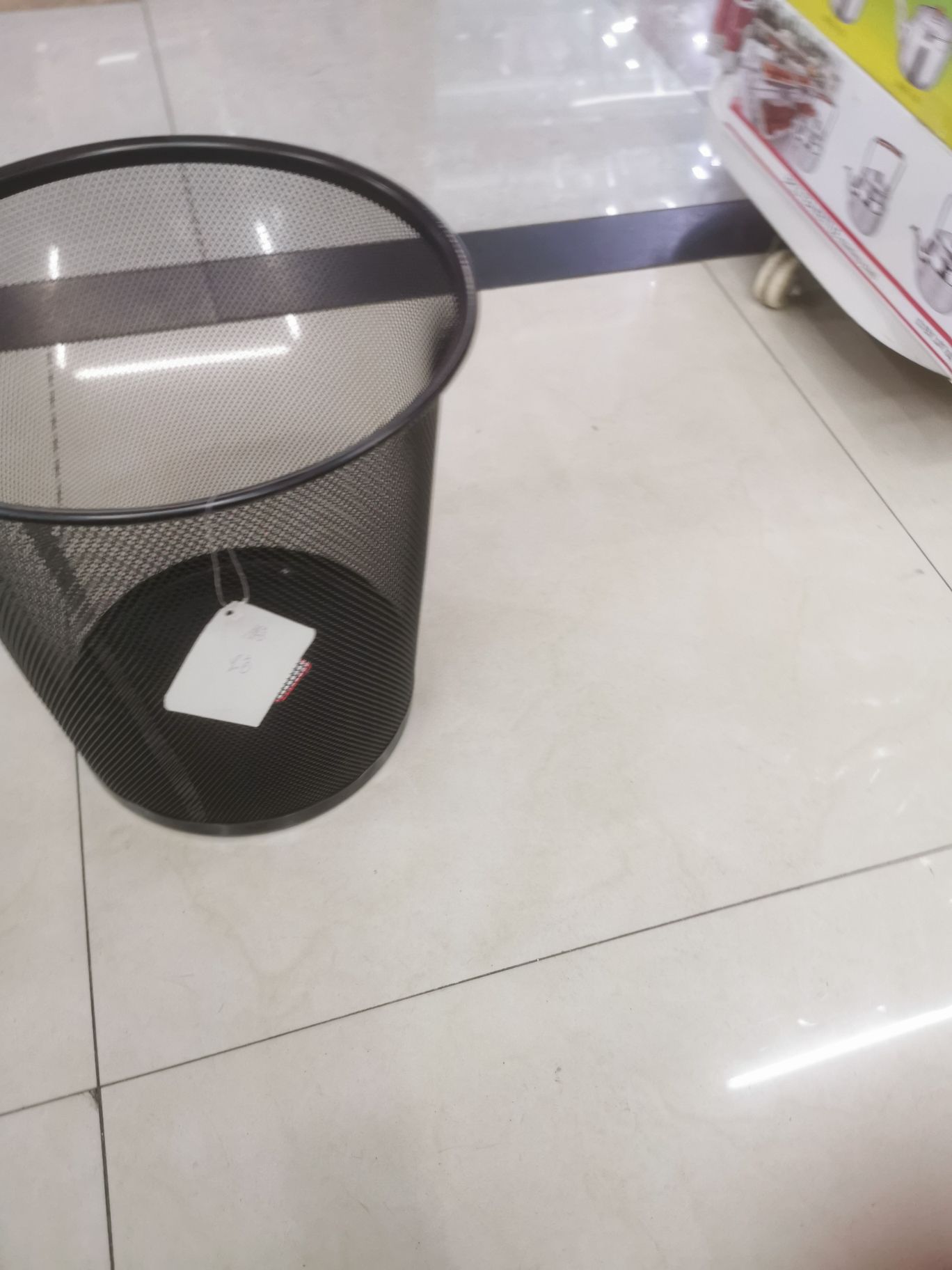 铁网垃圾桶产品图