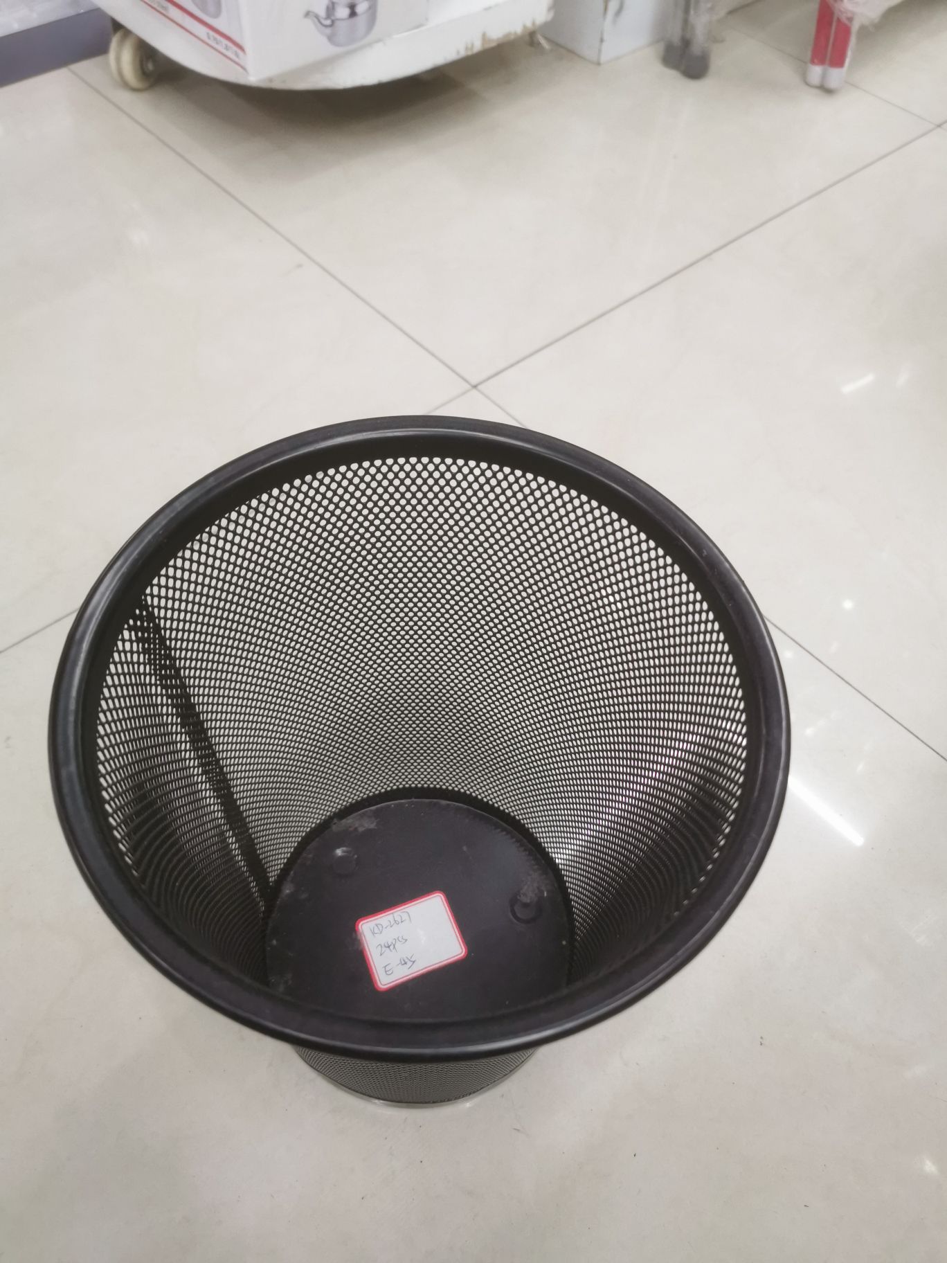 Iron mesh trash can details Picture