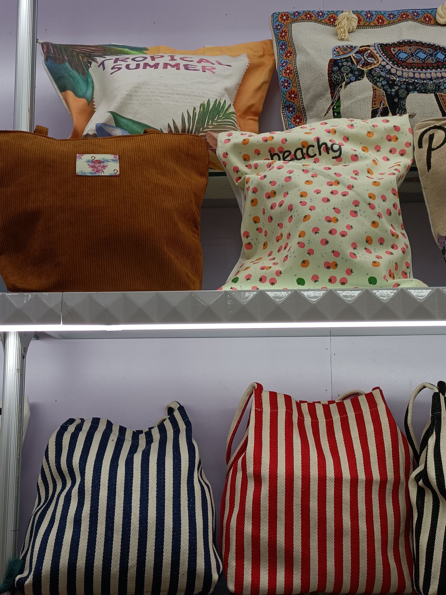 Single-shoulder casual fabric bags and canvas bags are available for customization based on samples