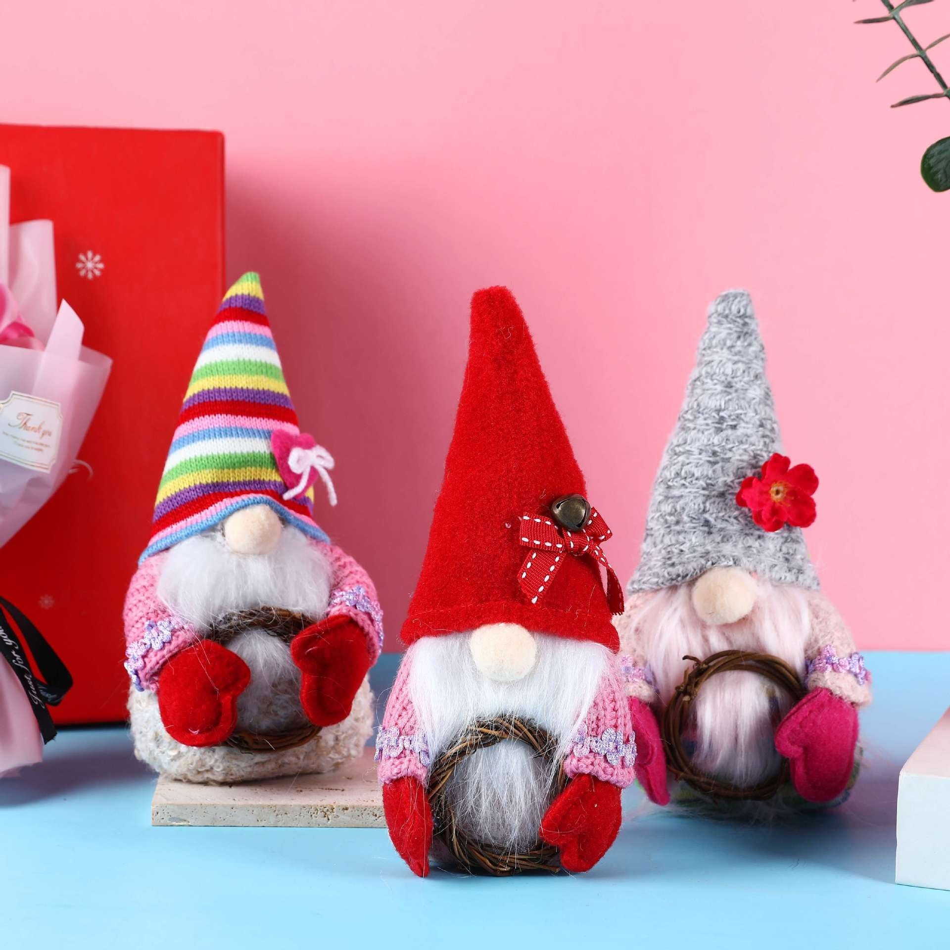 跨境精品情人节装饰无脸公仔针织羊毛鲁道夫抱藤圈圣诞节情侣娃娃