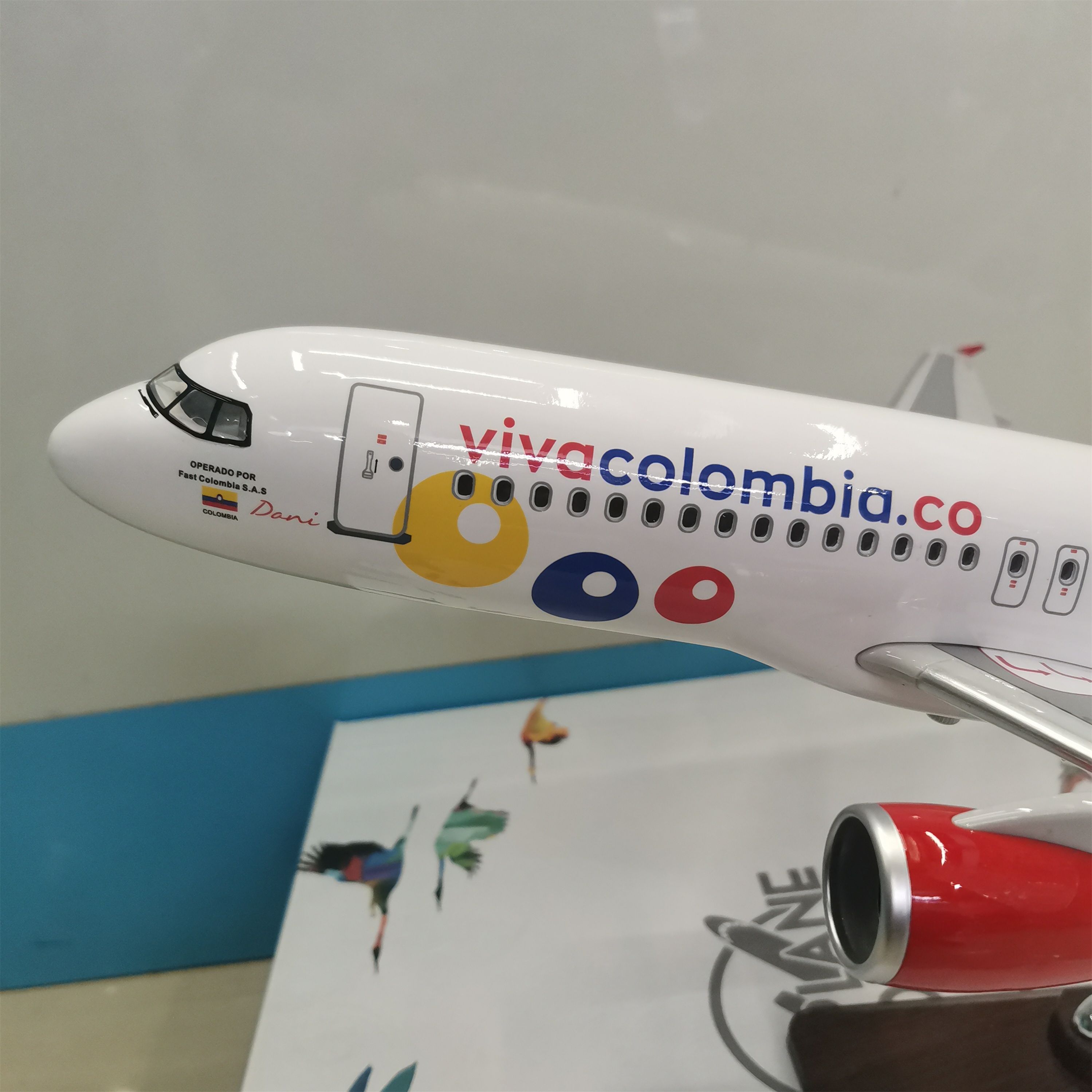 飞机模型（哥伦比亚viva航空A320飞机）仿真飞机模型 ABS合成强化树脂飞机模型详情图4
