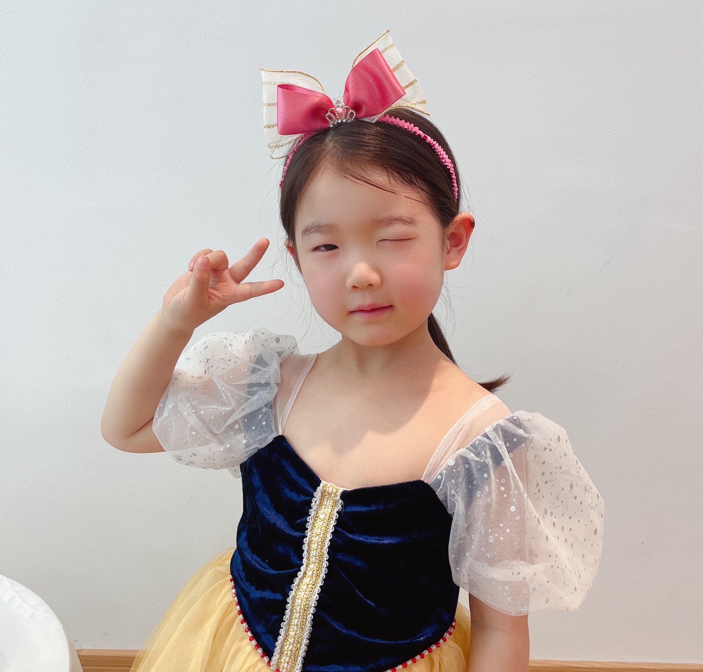 Snow White - Meteor Veil Hairband Application Scenario